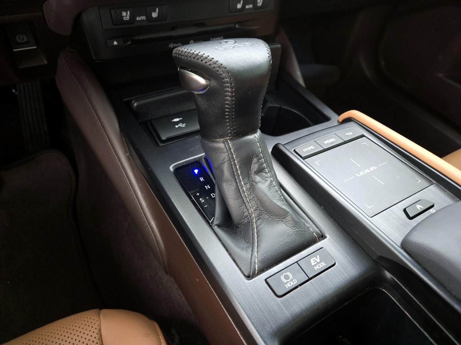 2021 Lexus ES Hybrid 300h - Photo 17