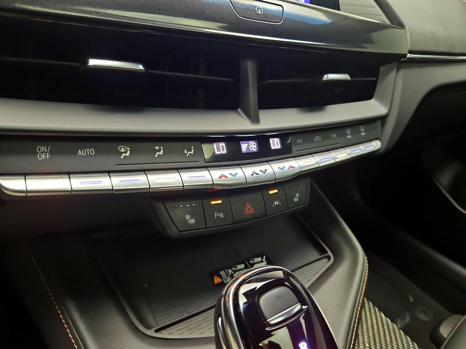 2024 Cadillac CT4 V-Series - Photo 17