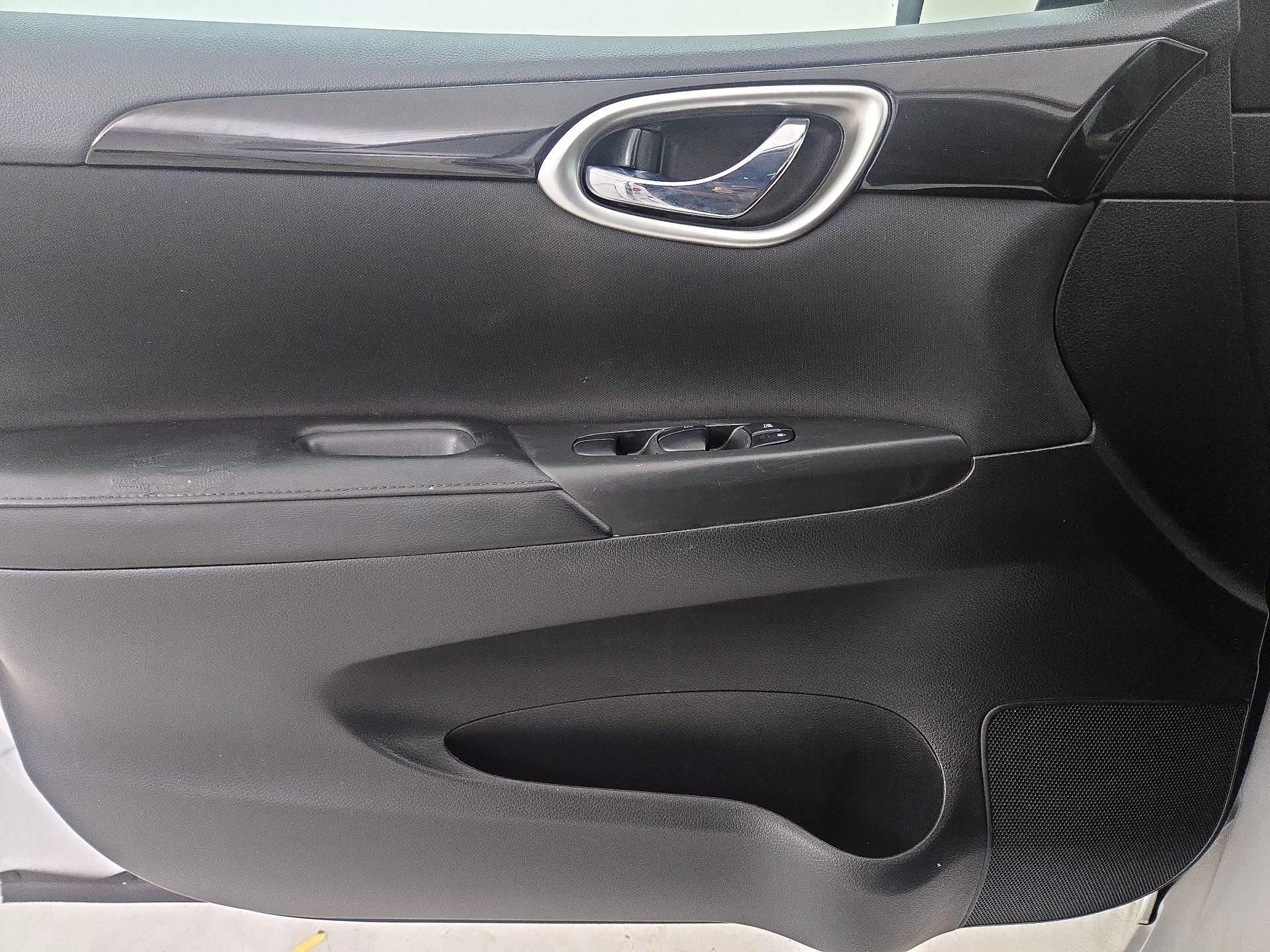 Thumbnail: 2019 Nissan Sentra - 12