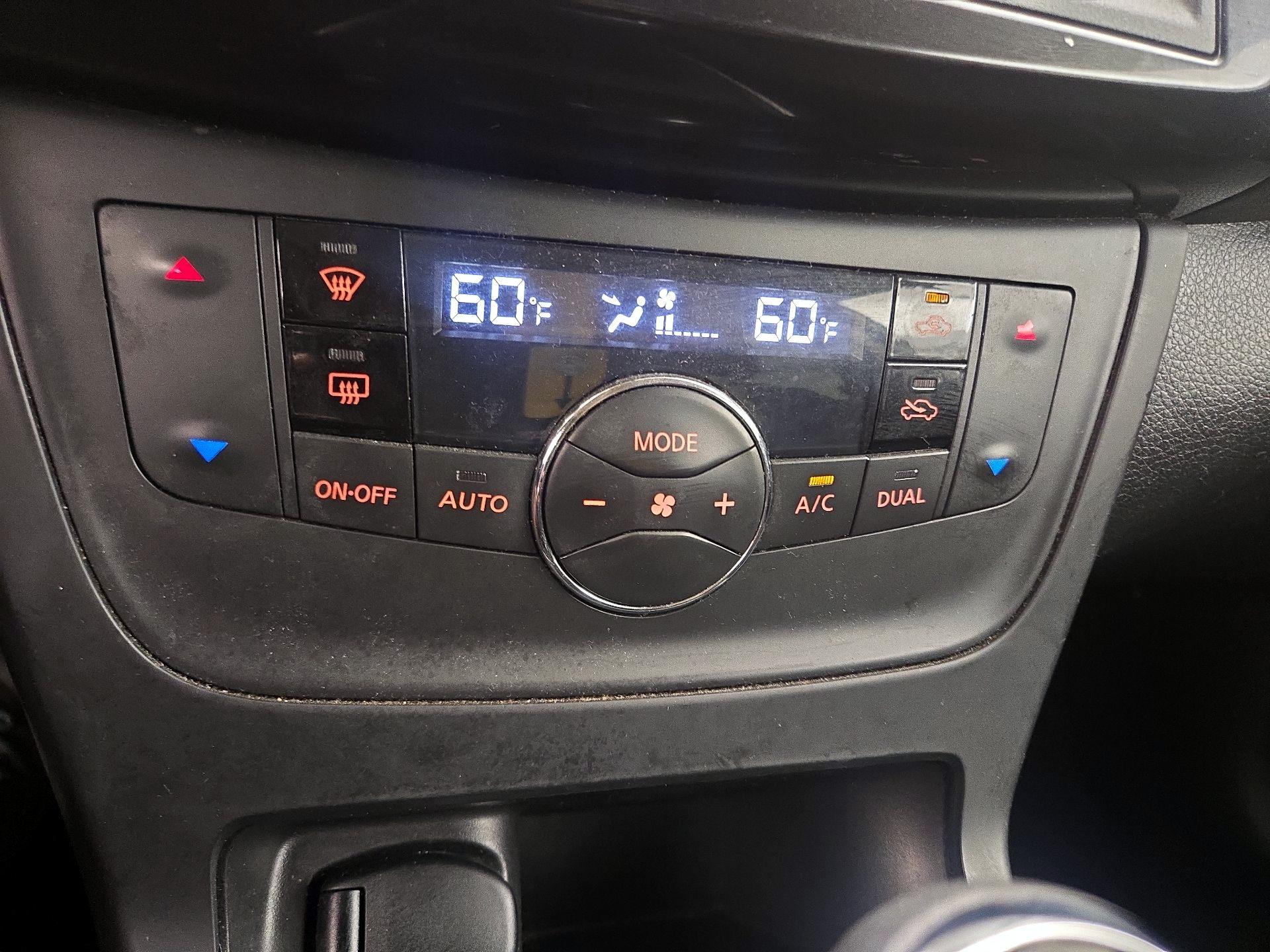 Thumbnail: 2019 Nissan Sentra - 16