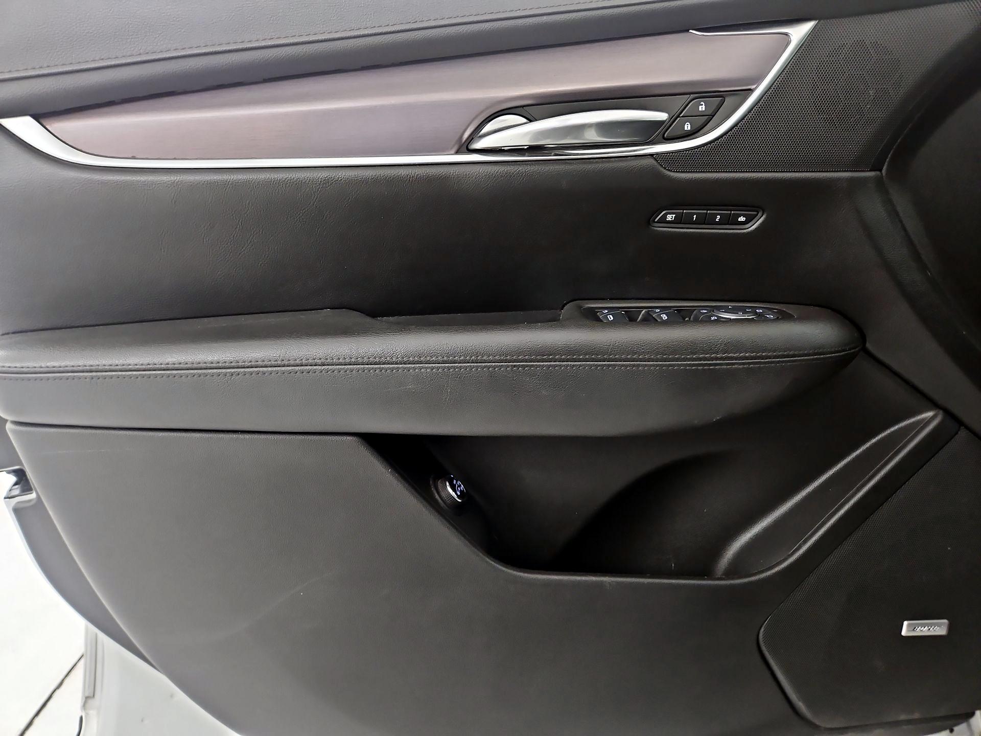 Thumbnail: 2017 Cadillac XT5 - 10