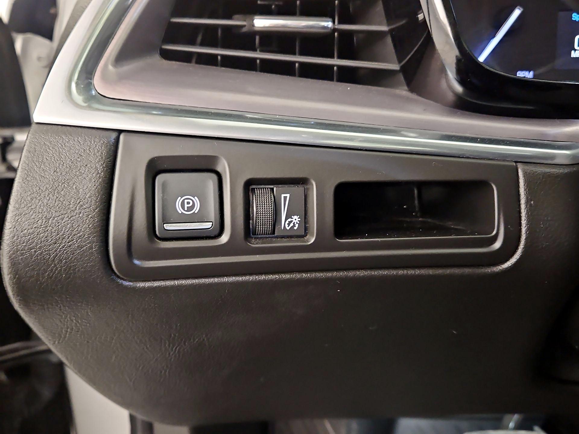 Thumbnail: 2017 Cadillac XT5 - 11