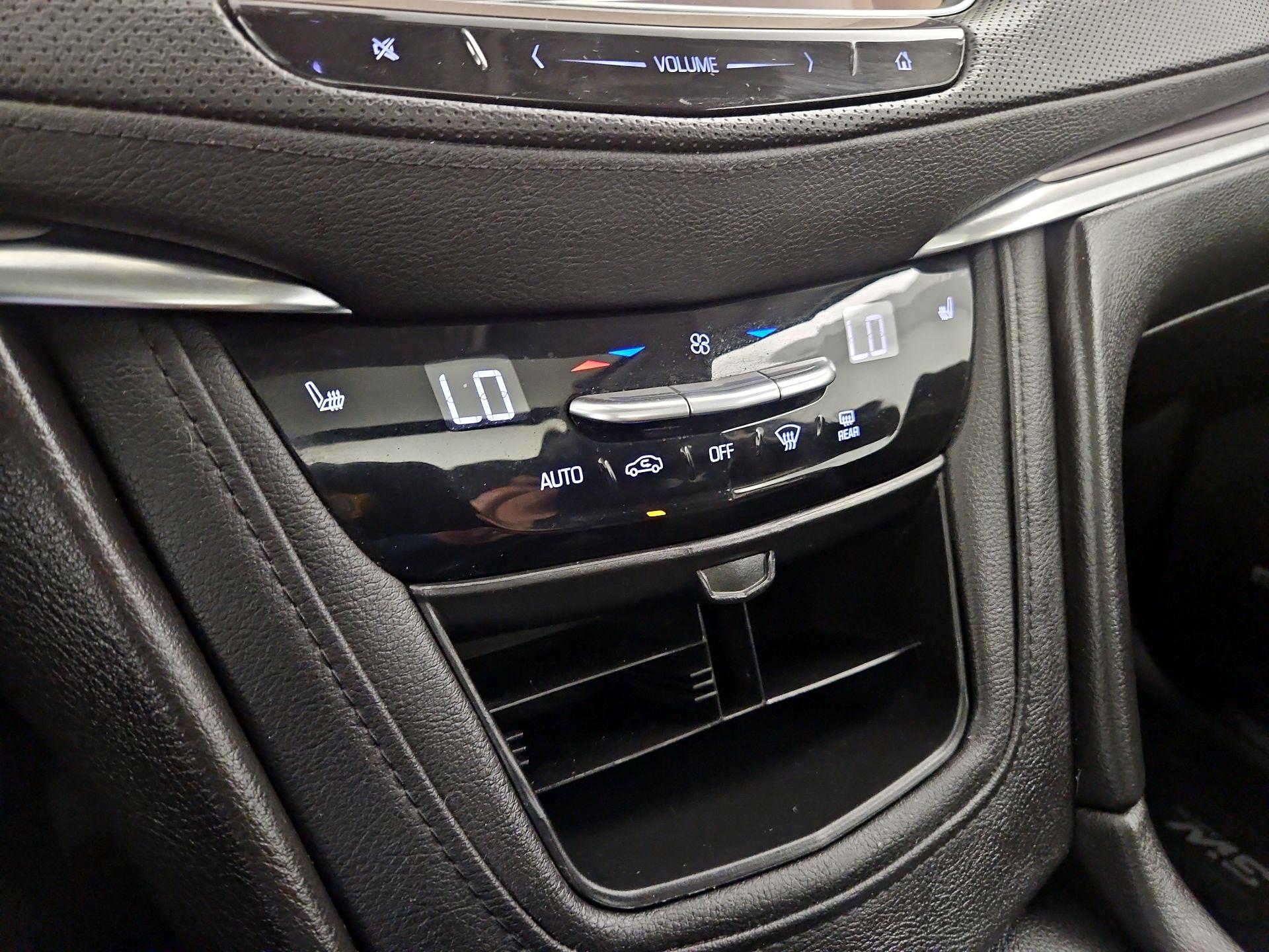 Thumbnail: 2017 Cadillac XT5 - 14