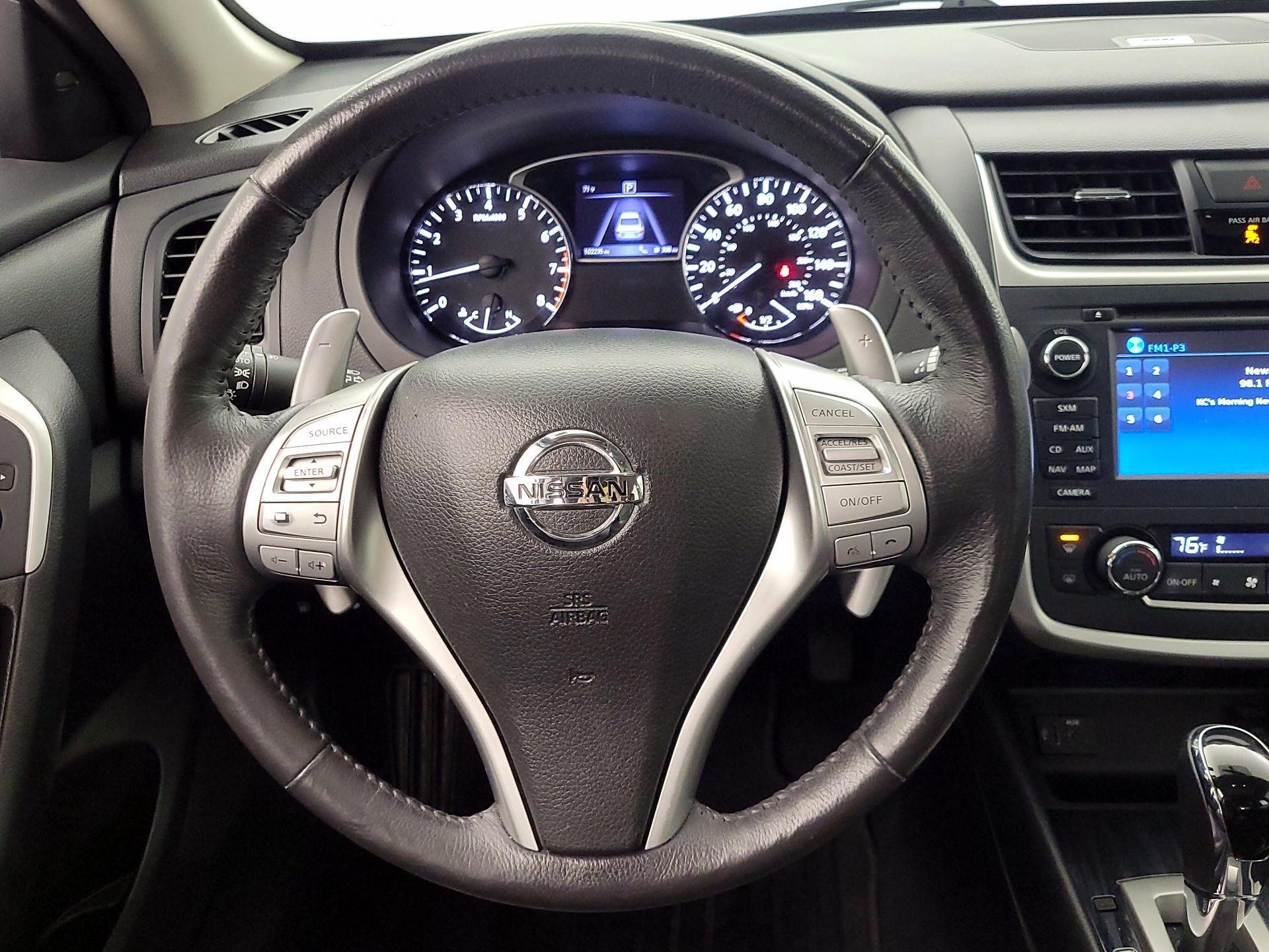 Thumbnail: 2017 Nissan Altima - 10
