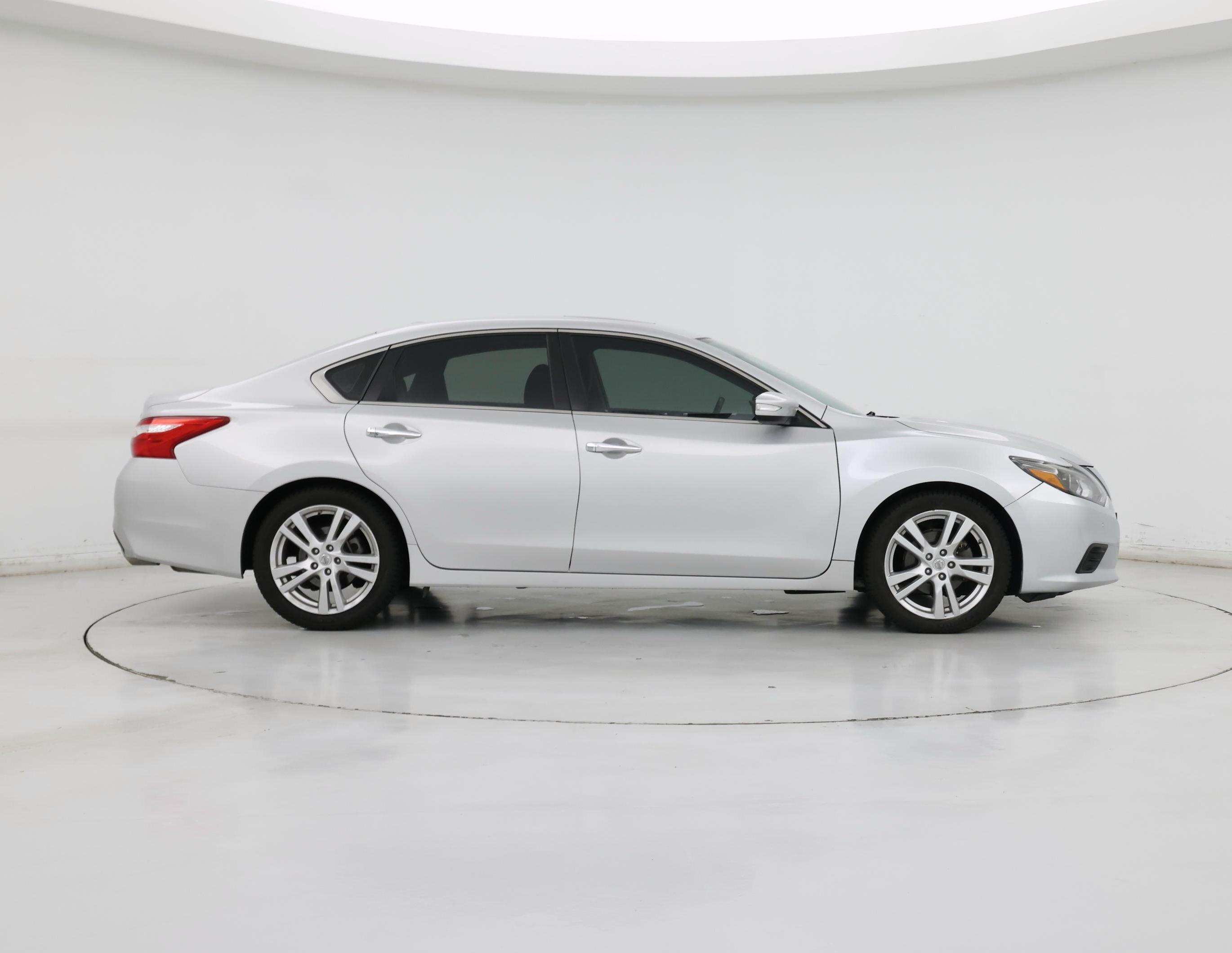 Thumbnail: 2017 Nissan Altima - 7