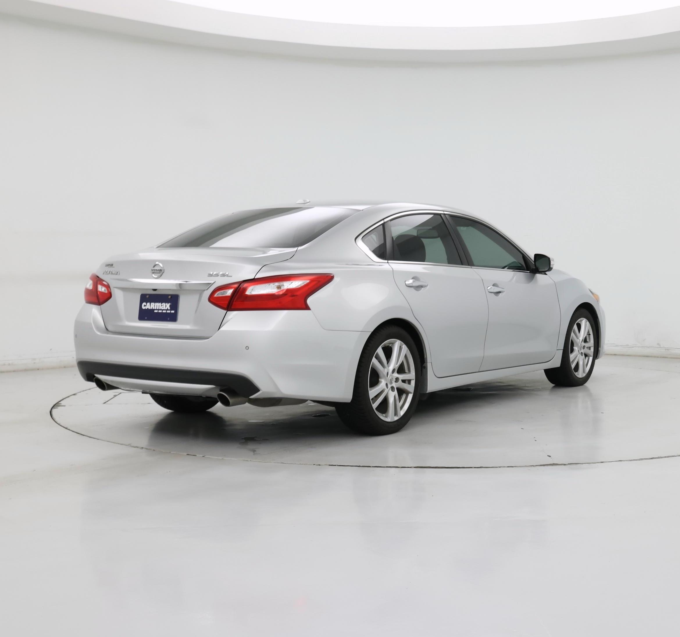 Thumbnail: 2017 Nissan Altima - 8