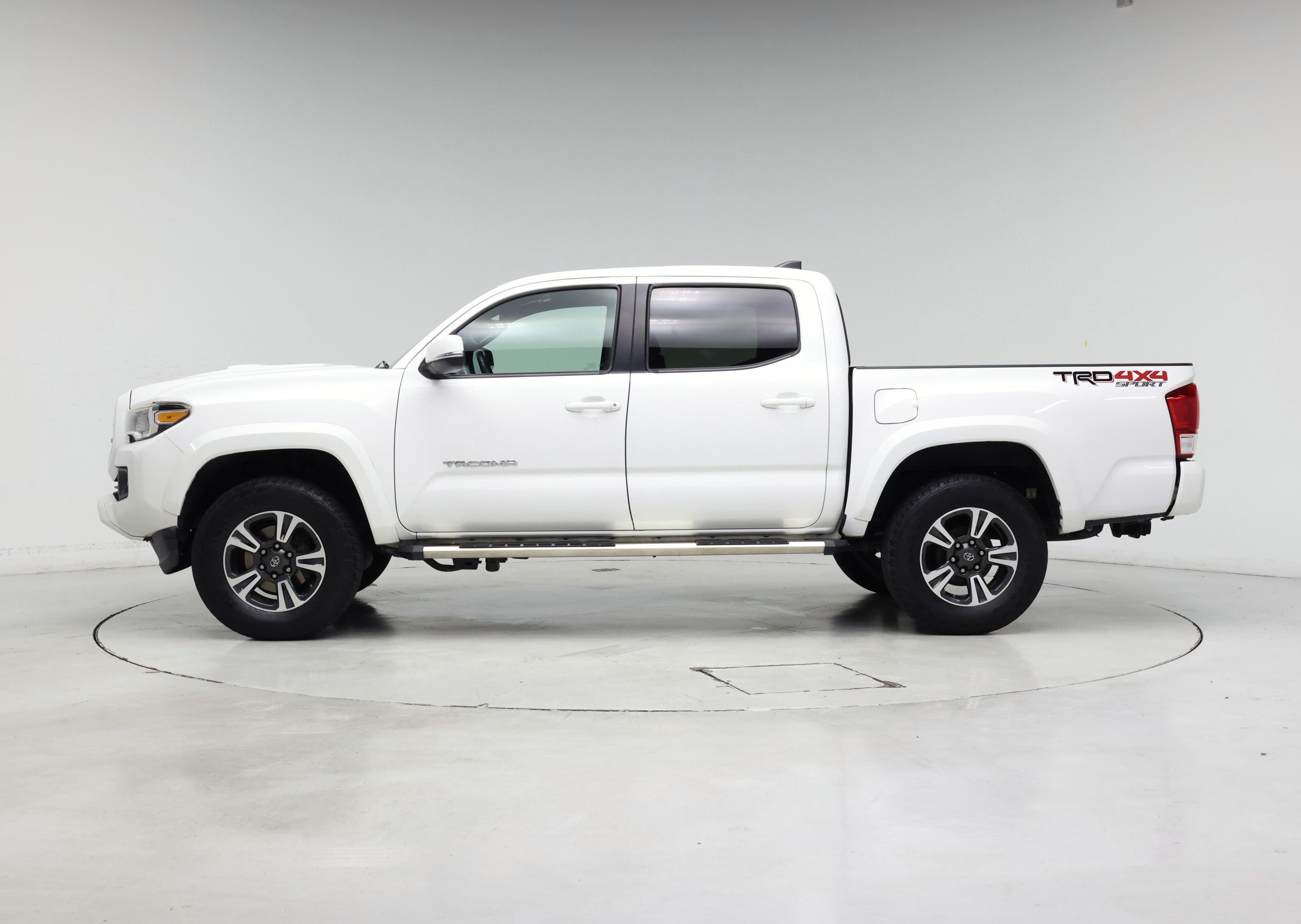 Thumbnail: 2017 Toyota Tacoma - 3