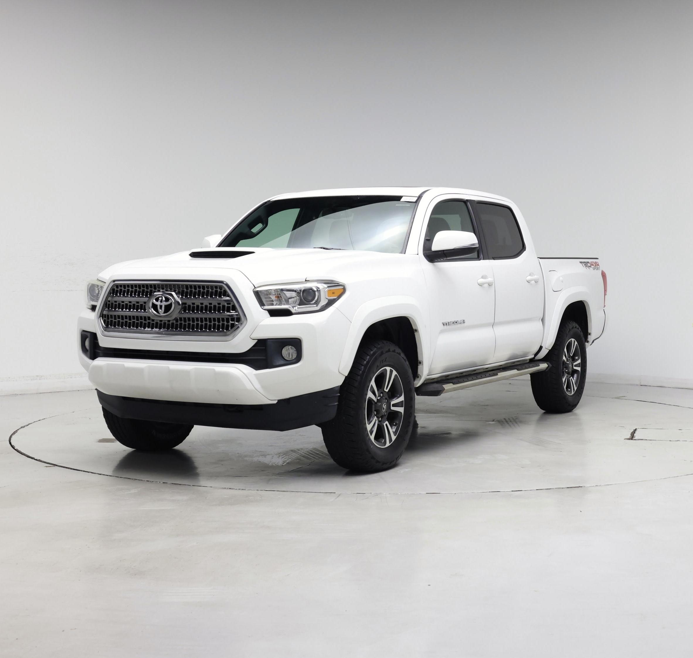 Thumbnail: 2017 Toyota Tacoma - 4