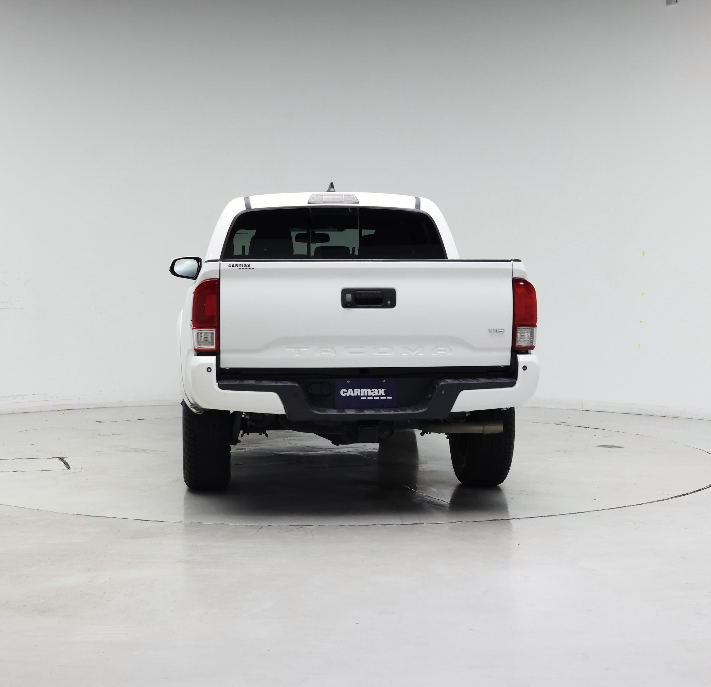 Thumbnail: 2017 Toyota Tacoma - 6