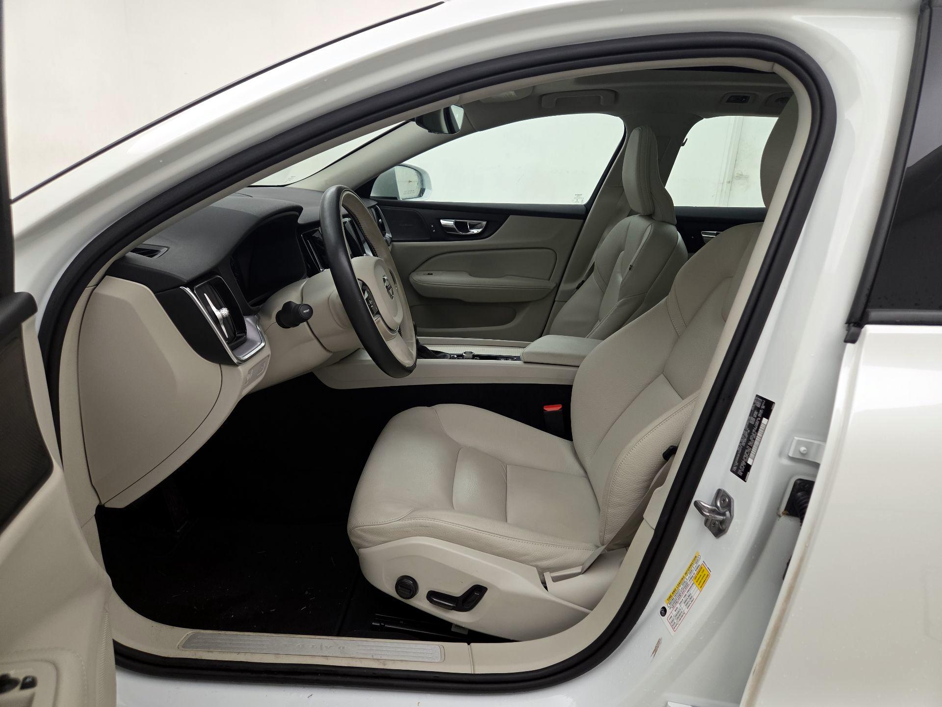 Thumbnail: 2019 Volvo V60 - 11