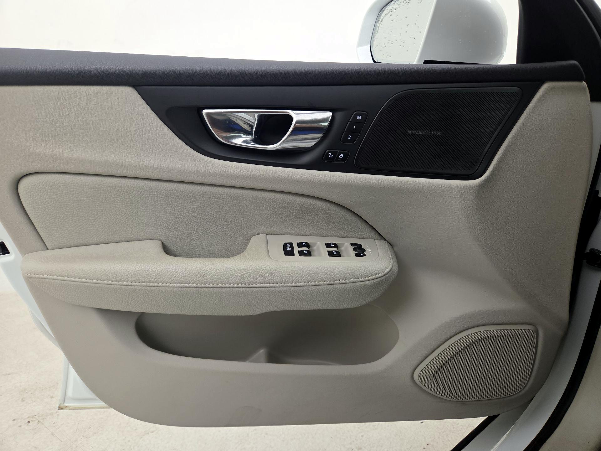 Thumbnail: 2019 Volvo V60 - 12