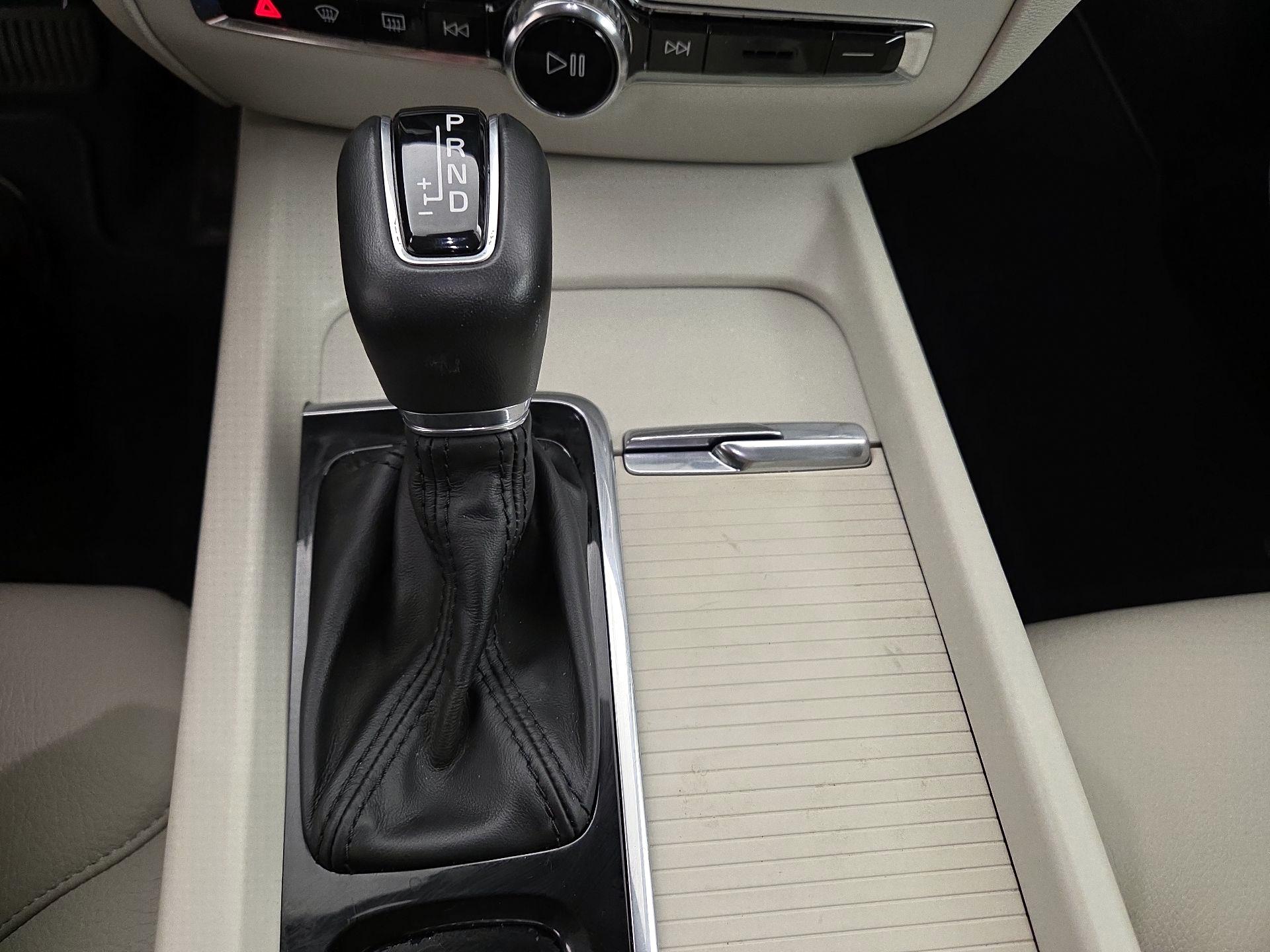 Thumbnail: 2019 Volvo V60 - 18
