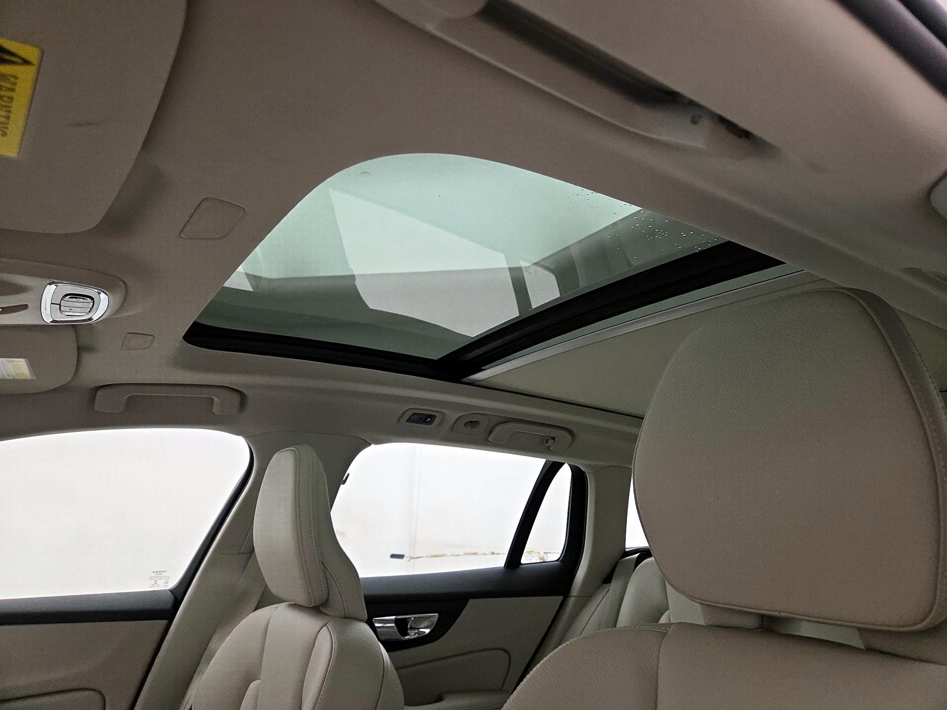 Thumbnail: 2019 Volvo V60 - 19