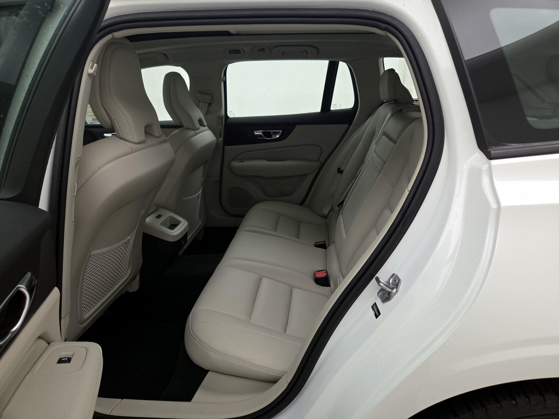 Thumbnail: 2019 Volvo V60 - 20