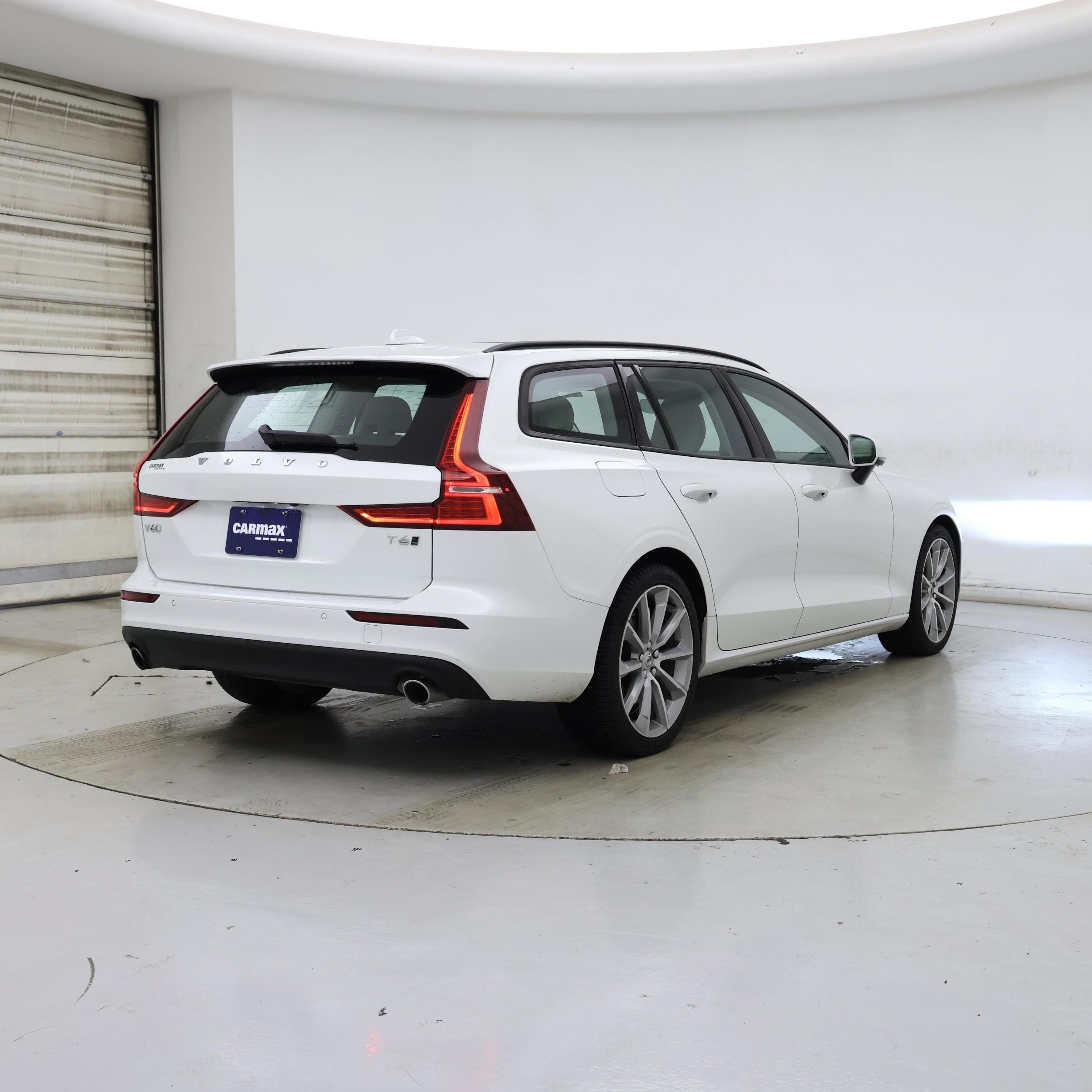 Thumbnail: 2019 Volvo V60 - 8