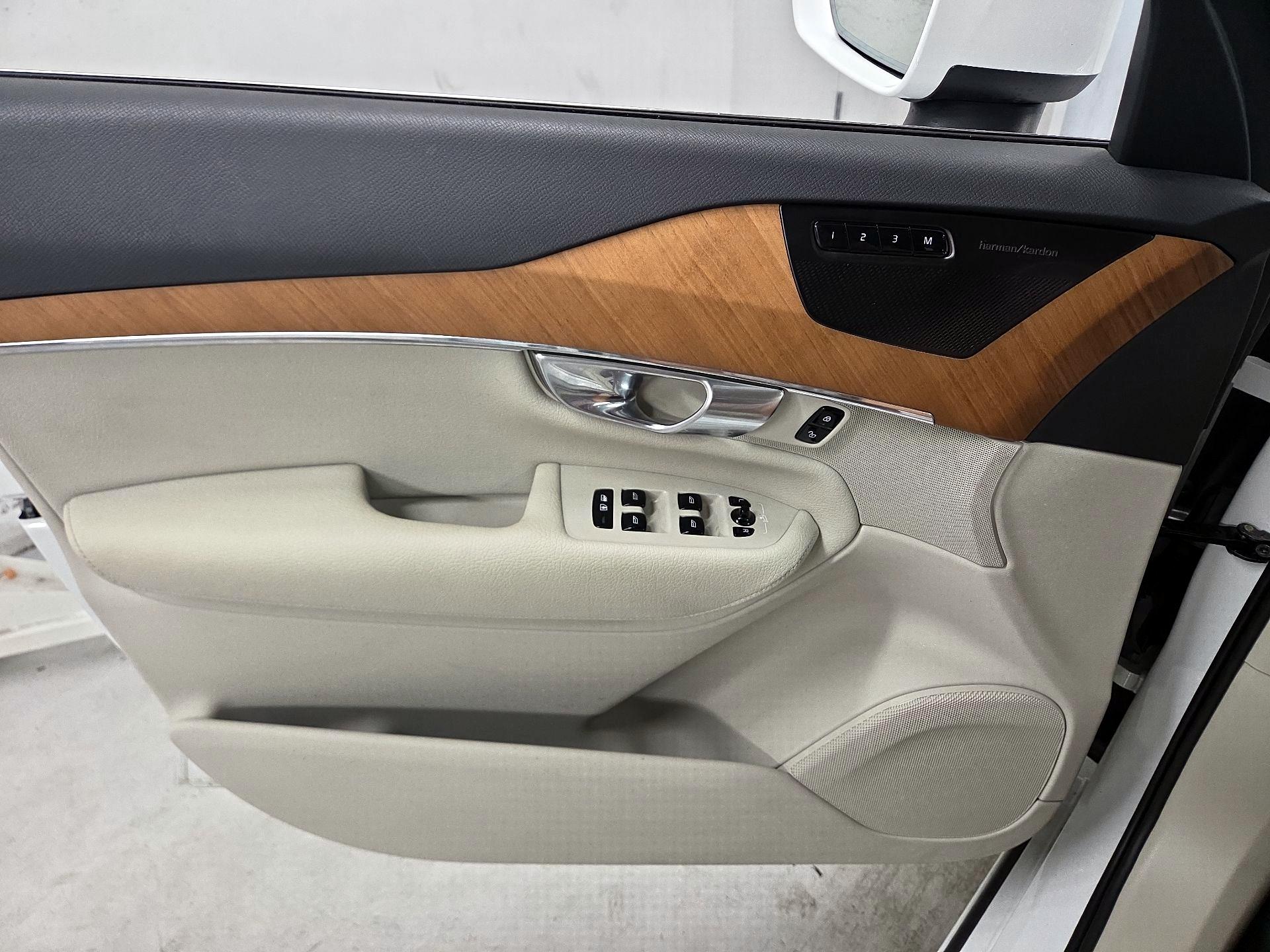 Thumbnail: 2022 Volvo XC90 - 12