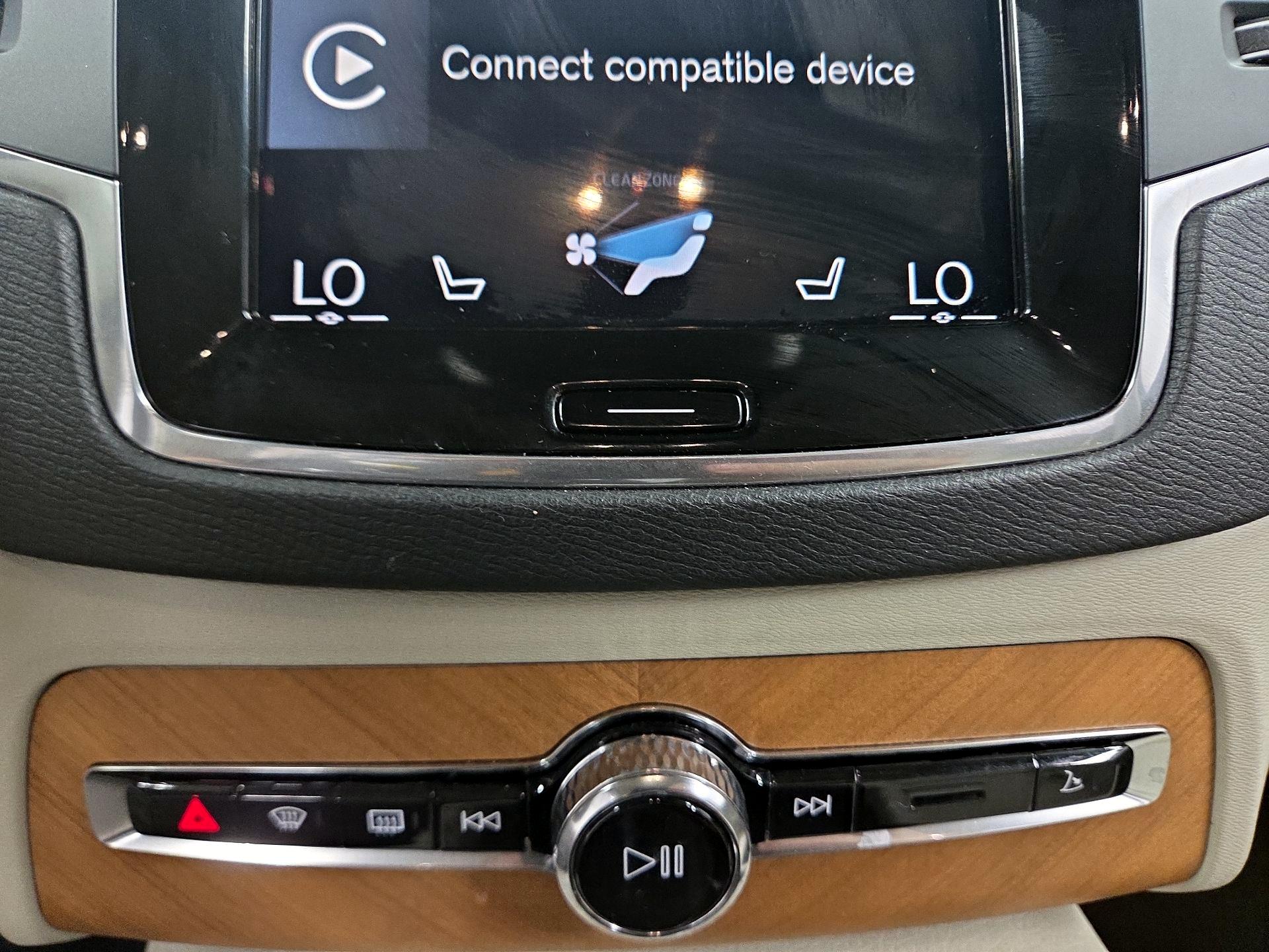 Thumbnail: 2022 Volvo XC90 - 14