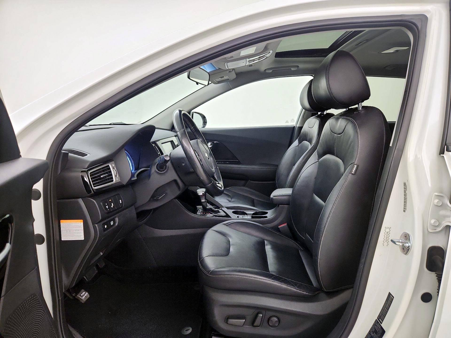 Thumbnail: 2017 Kia Niro - 11