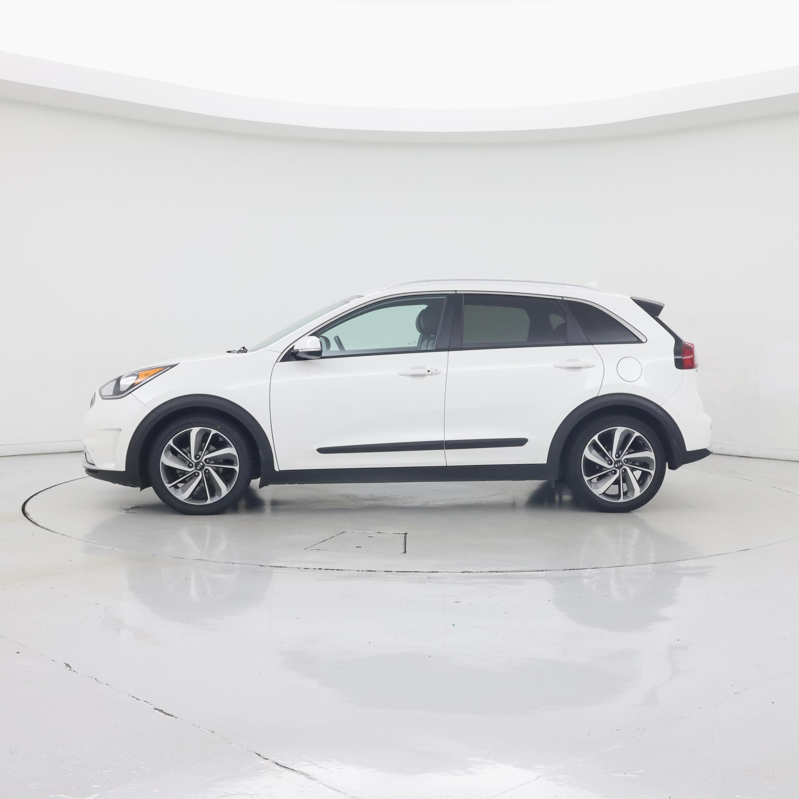 Thumbnail: 2017 Kia Niro - 3