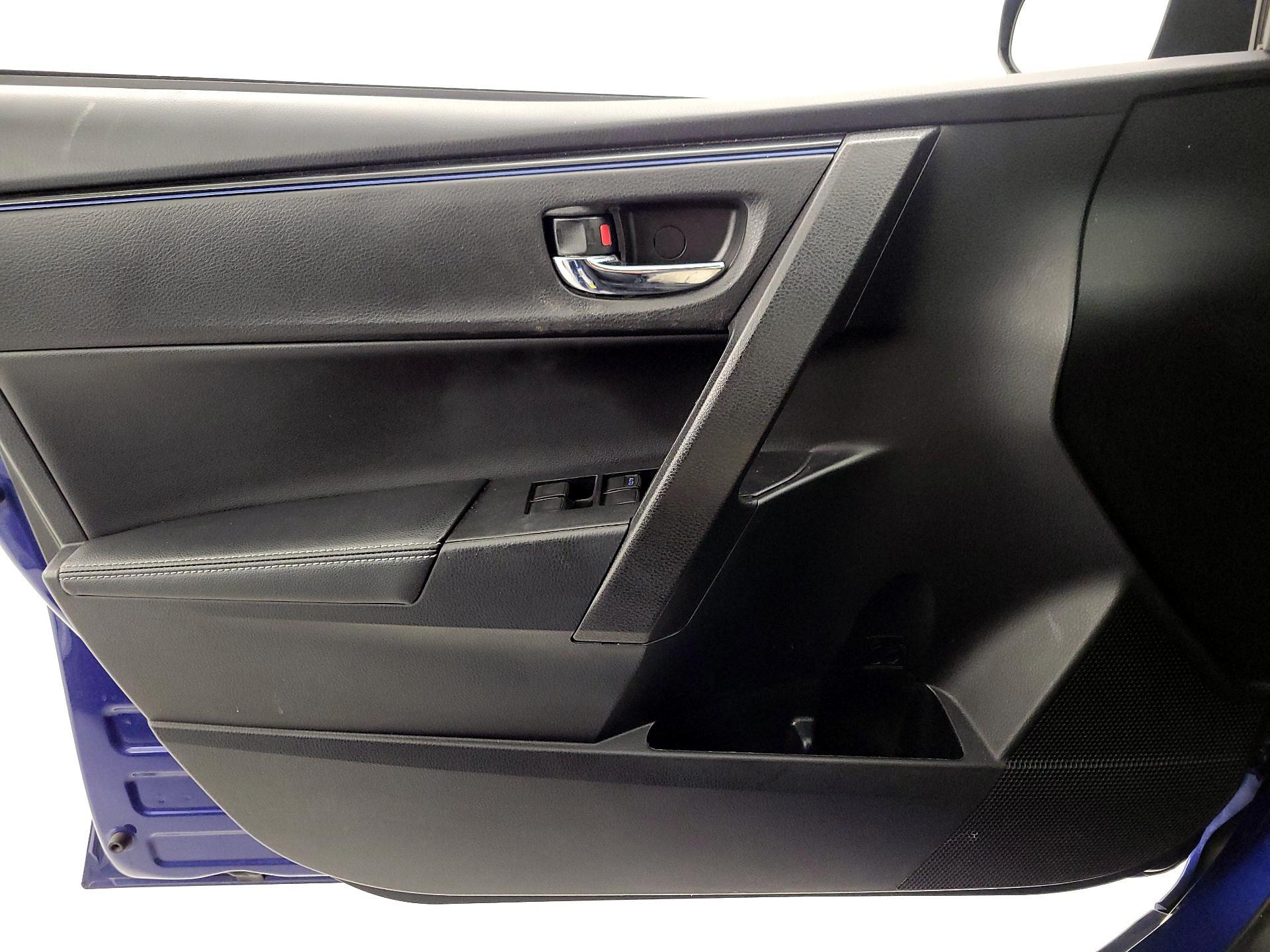 Thumbnail: 2018 Toyota Corolla - 12