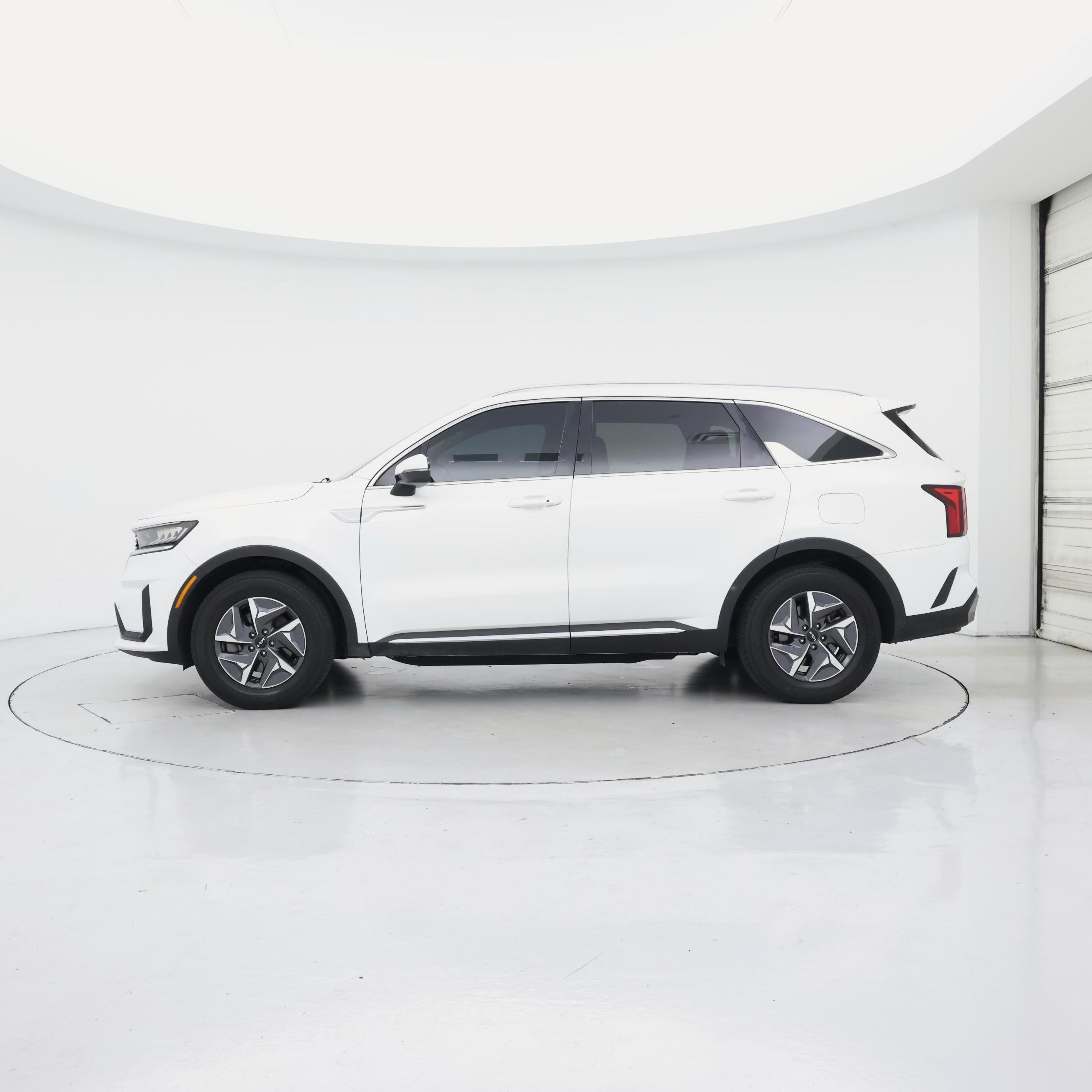 Thumbnail: 2022 Kia Sorento - 3