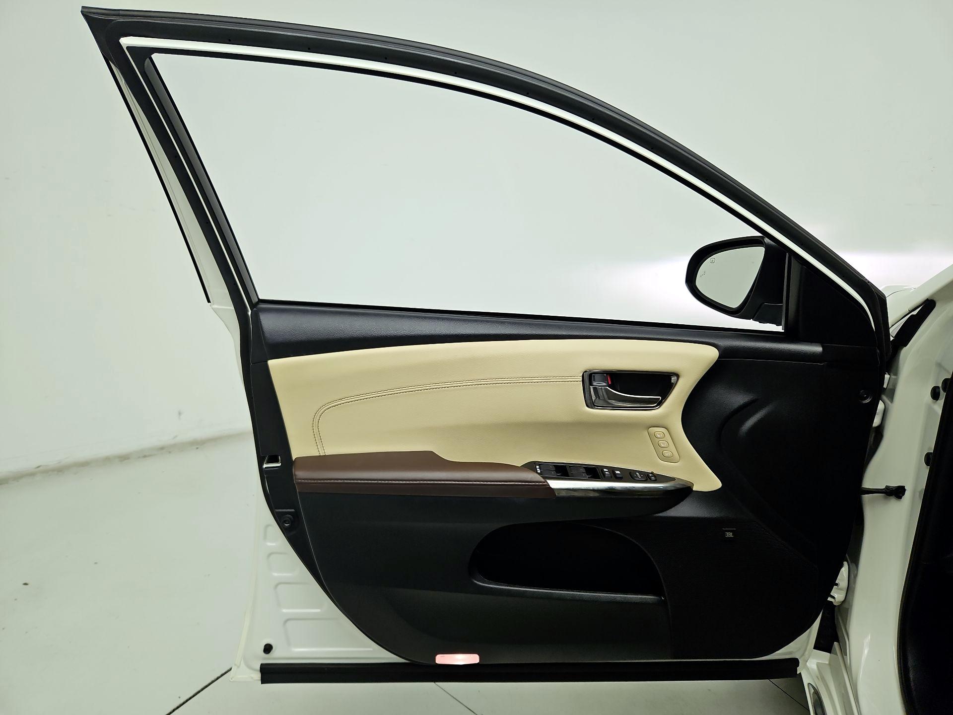 Thumbnail: 2015 Toyota Avalon - 12