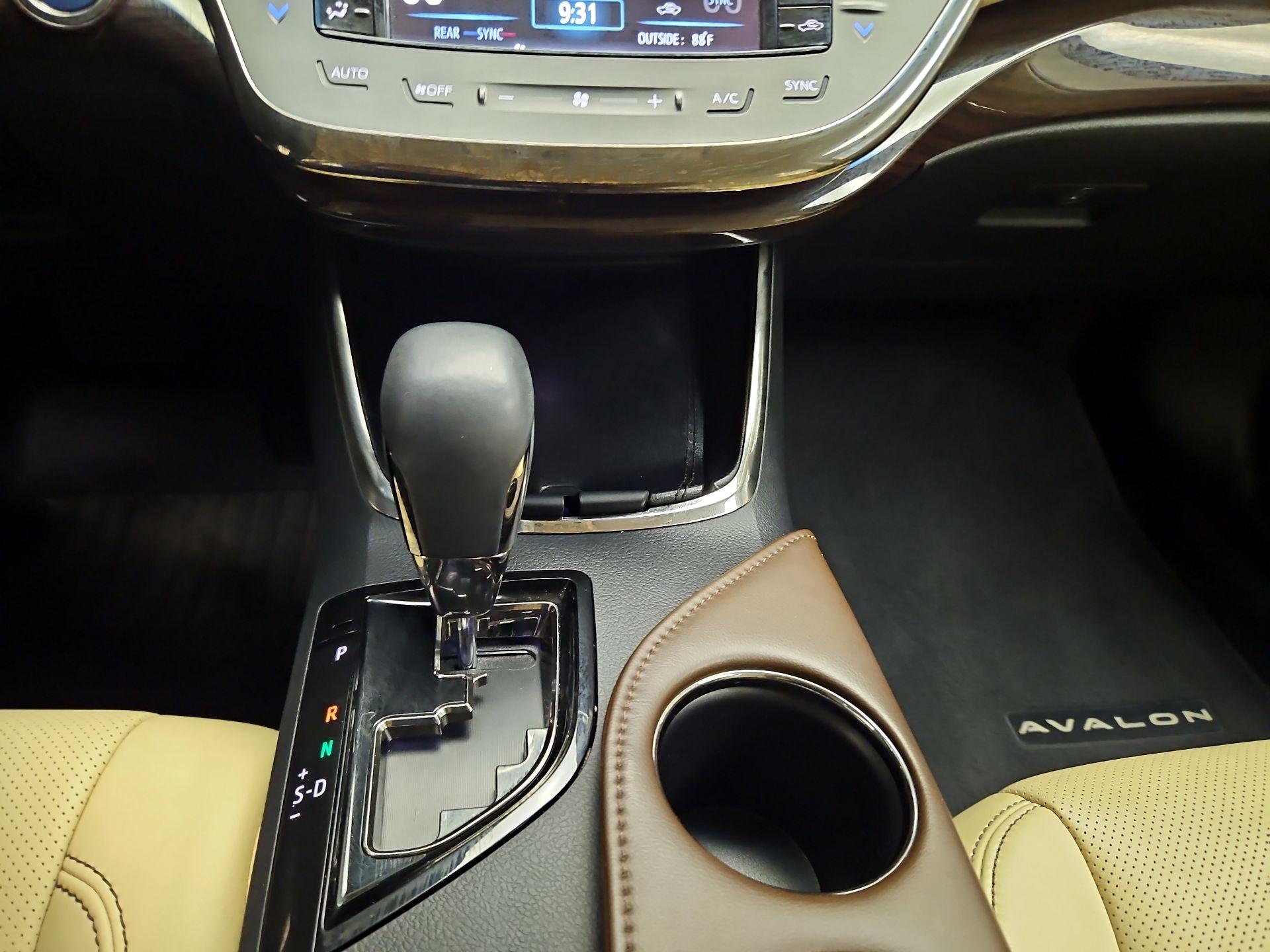 Thumbnail: 2015 Toyota Avalon - 16