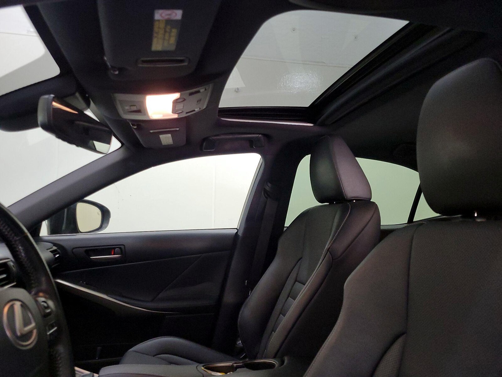 Sunroof(s) & Overhead Airbags
