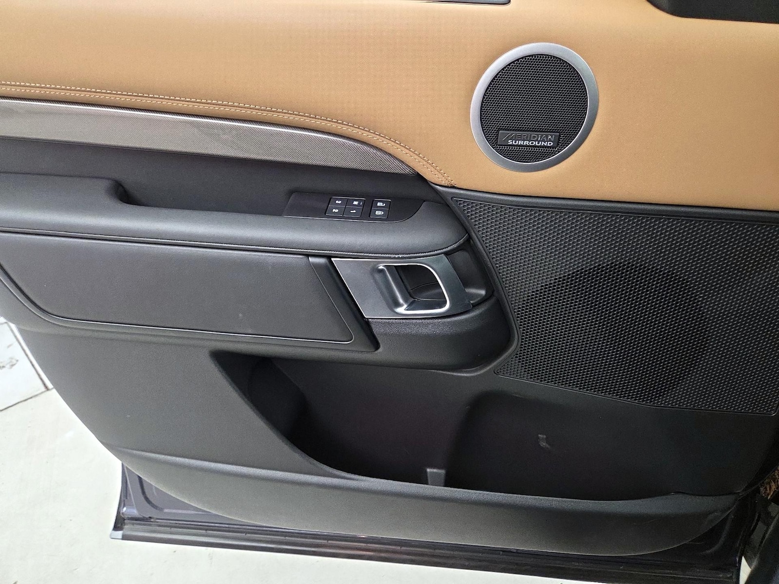 2024 Land Rover Discovery Metropolitan Edition - Photo 13