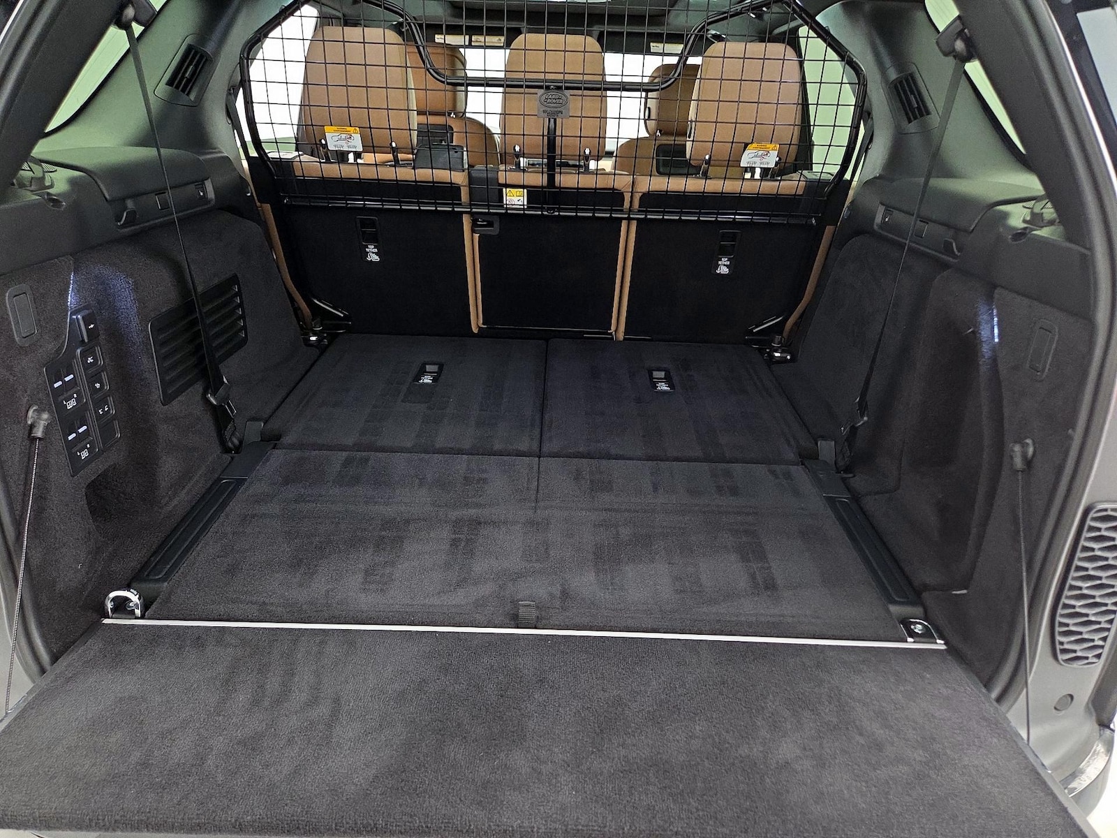 2024 Land Rover Discovery Metropolitan Edition - Photo 23