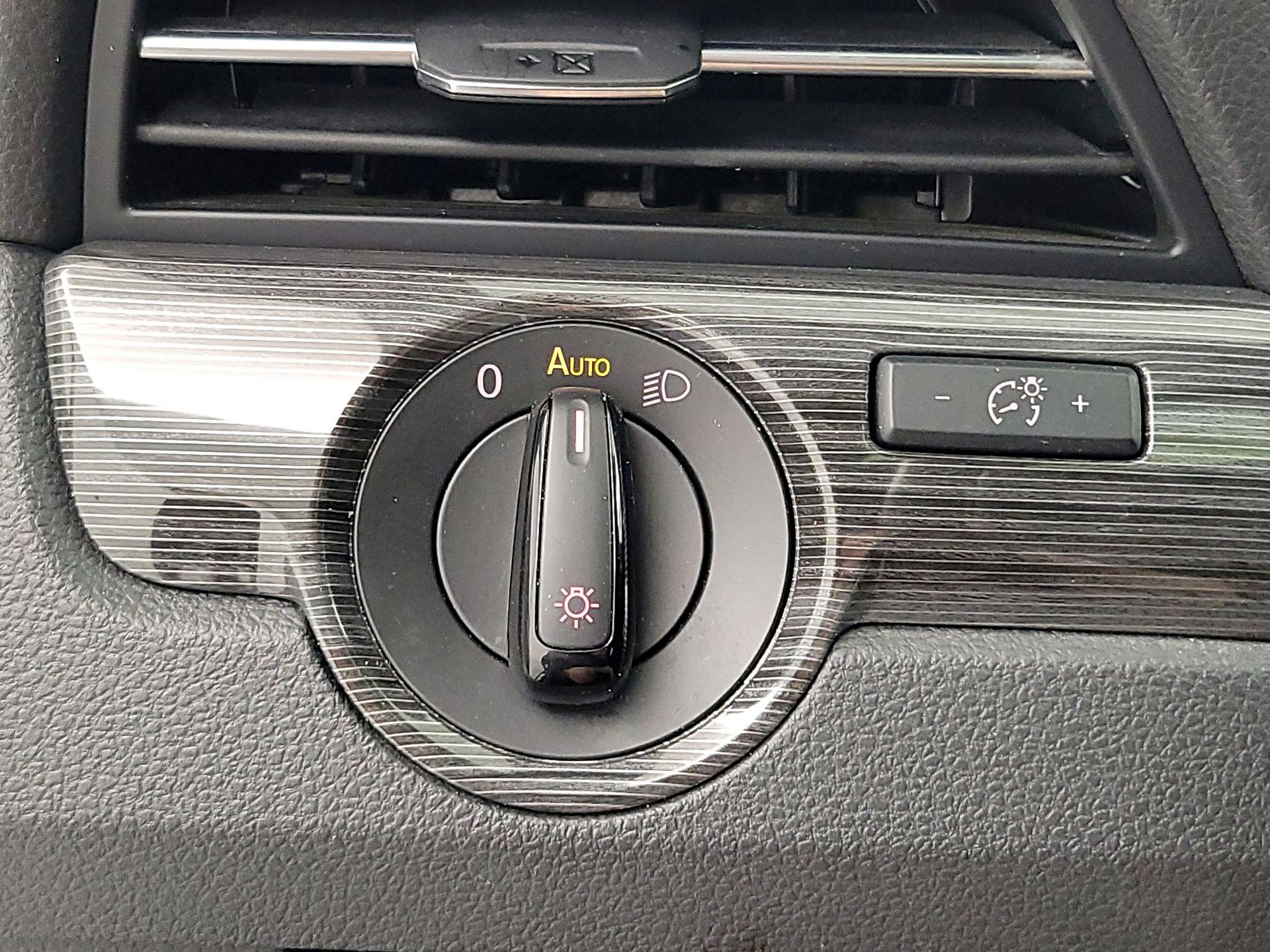 Thumbnail: 2021 Volkswagen Passat - 13