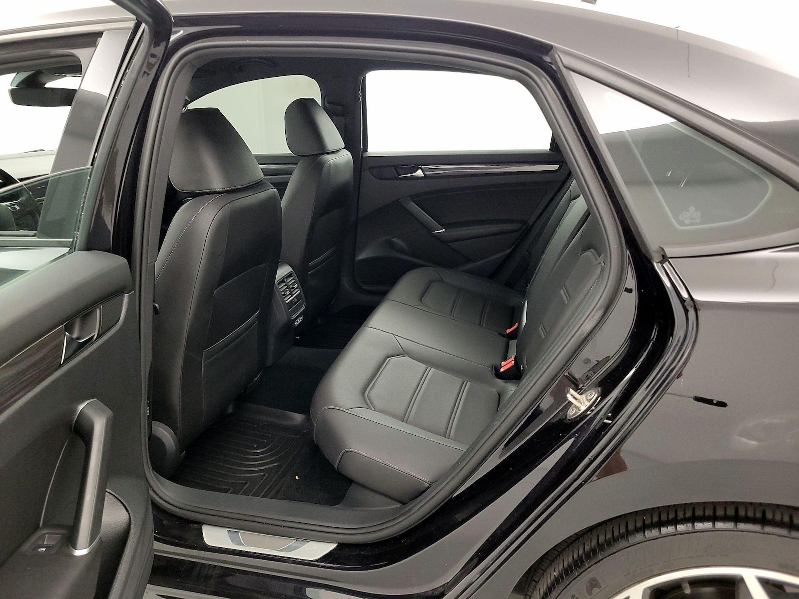 2021 Volkswagen Passat R-Line - Photo 22