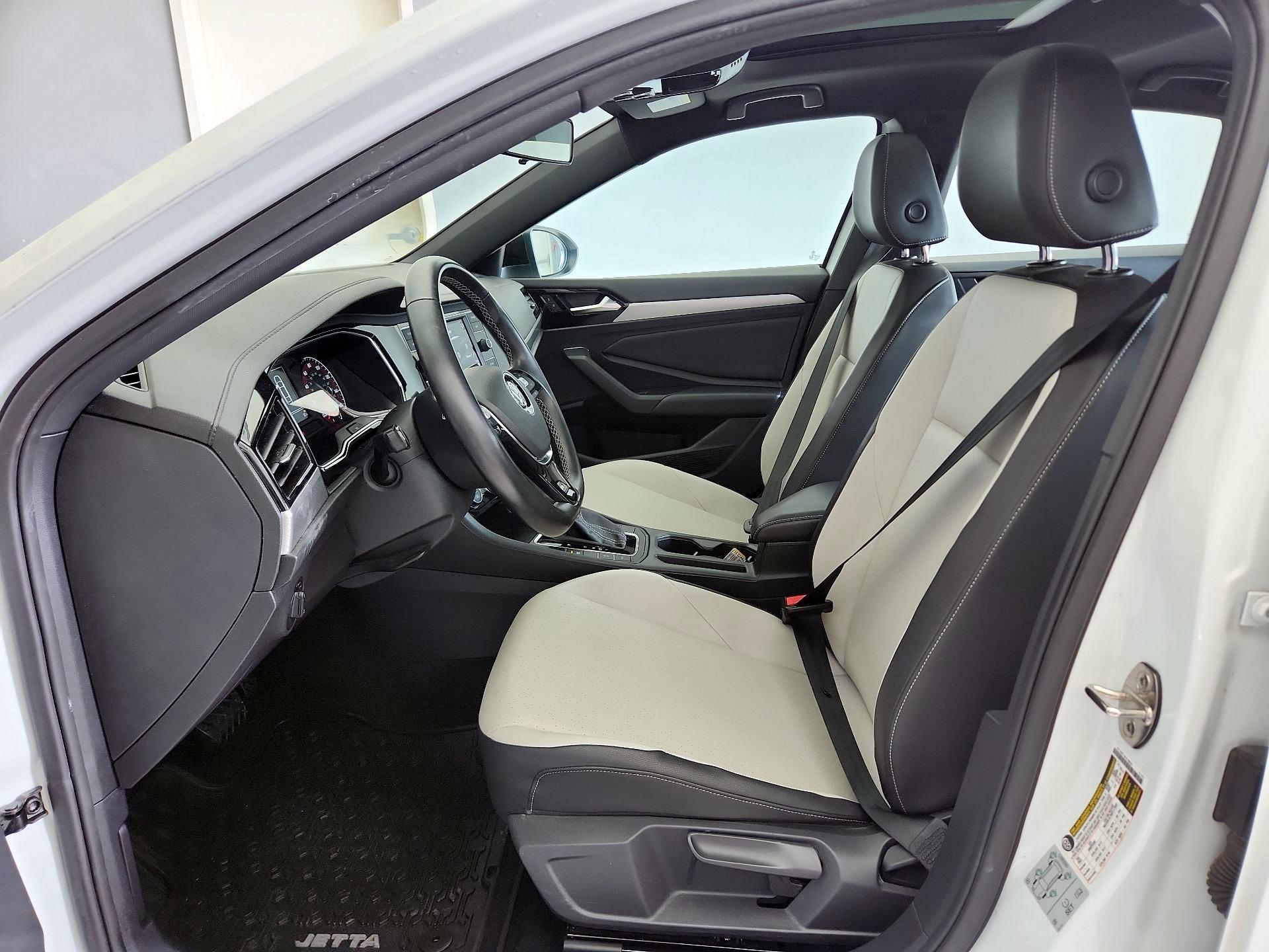 Thumbnail: 2019 Volkswagen Jetta - 11