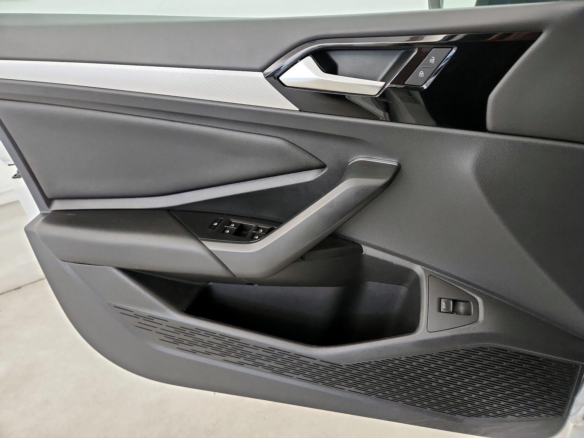 Thumbnail: 2019 Volkswagen Jetta - 12