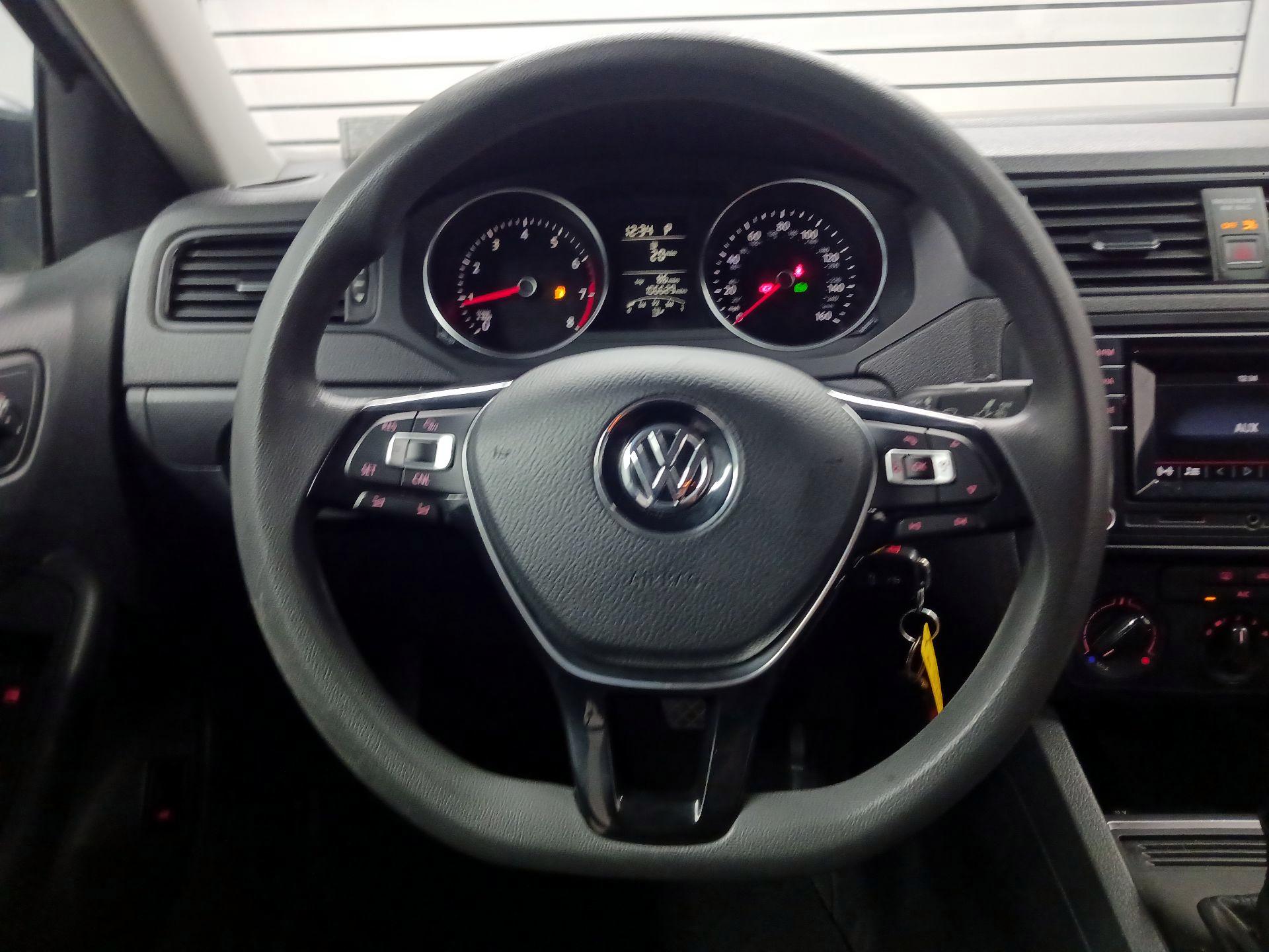 Thumbnail: 2016 Volkswagen Jetta - 10