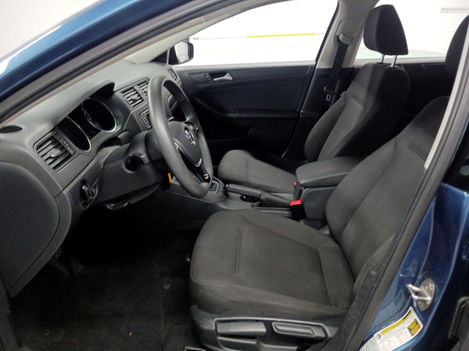 Thumbnail: 2016 Volkswagen Jetta - 11