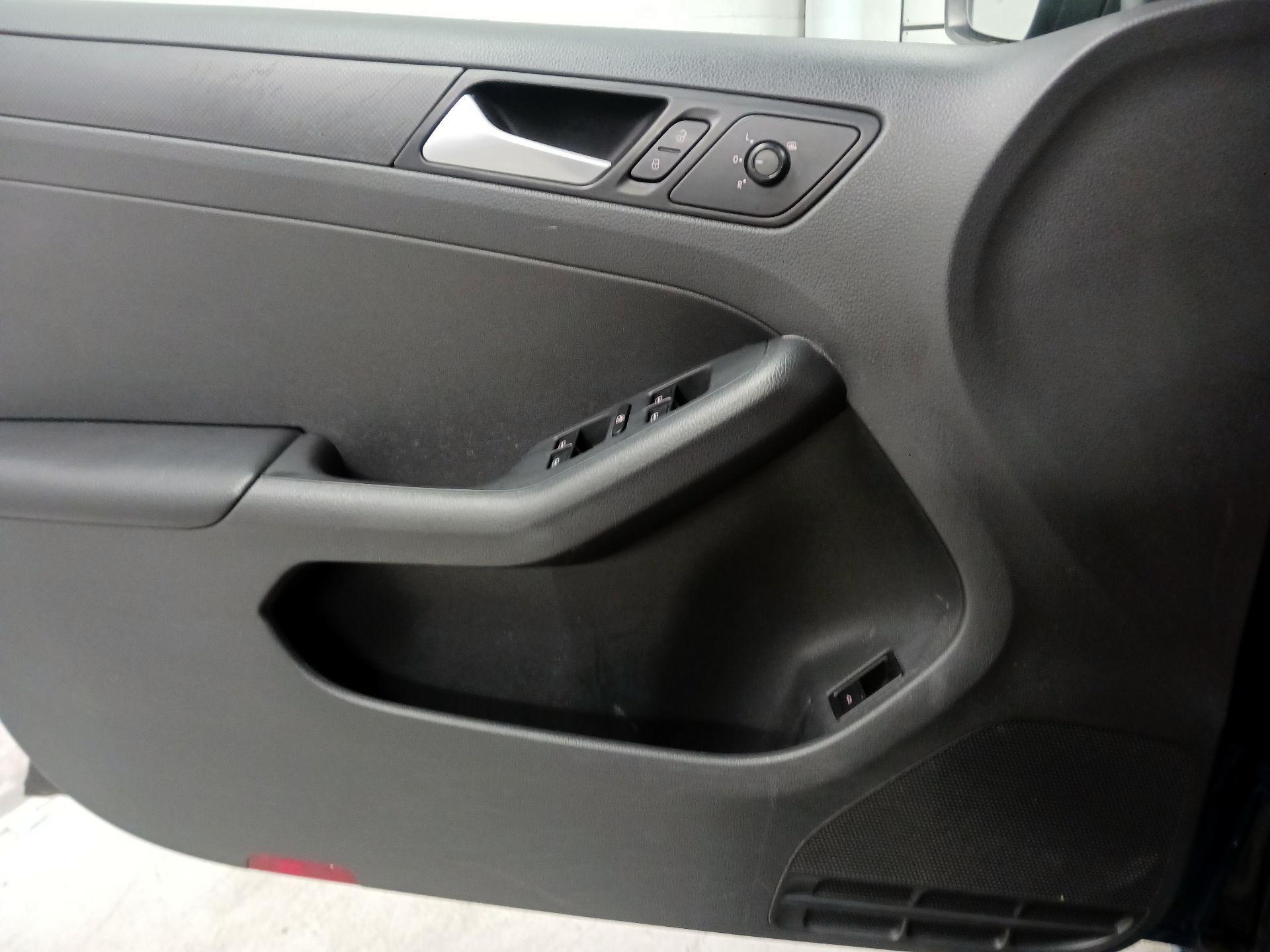 Thumbnail: 2016 Volkswagen Jetta - 12