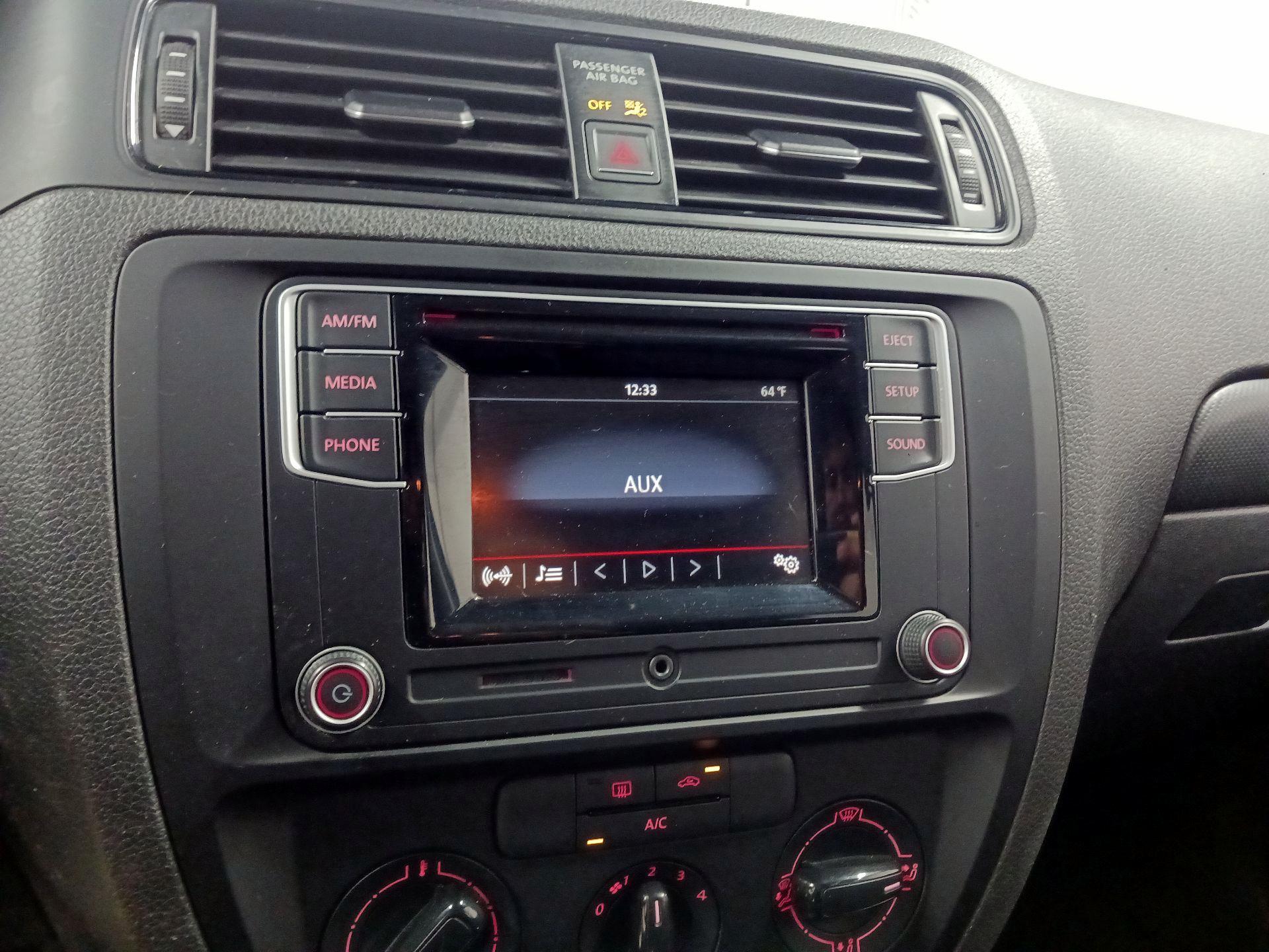 Thumbnail: 2016 Volkswagen Jetta - 13