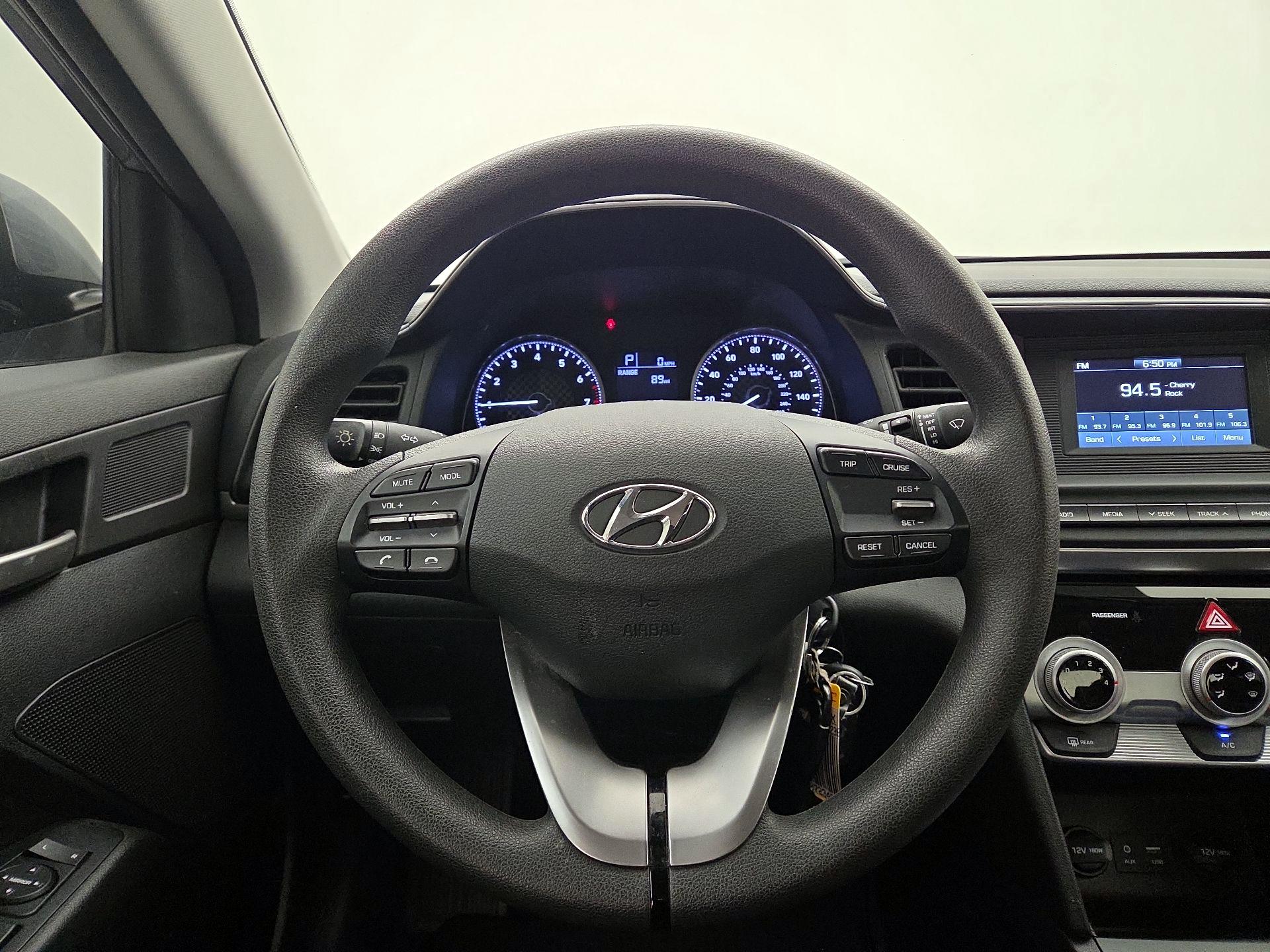 Thumbnail: 2019 Hyundai Elantra - 10