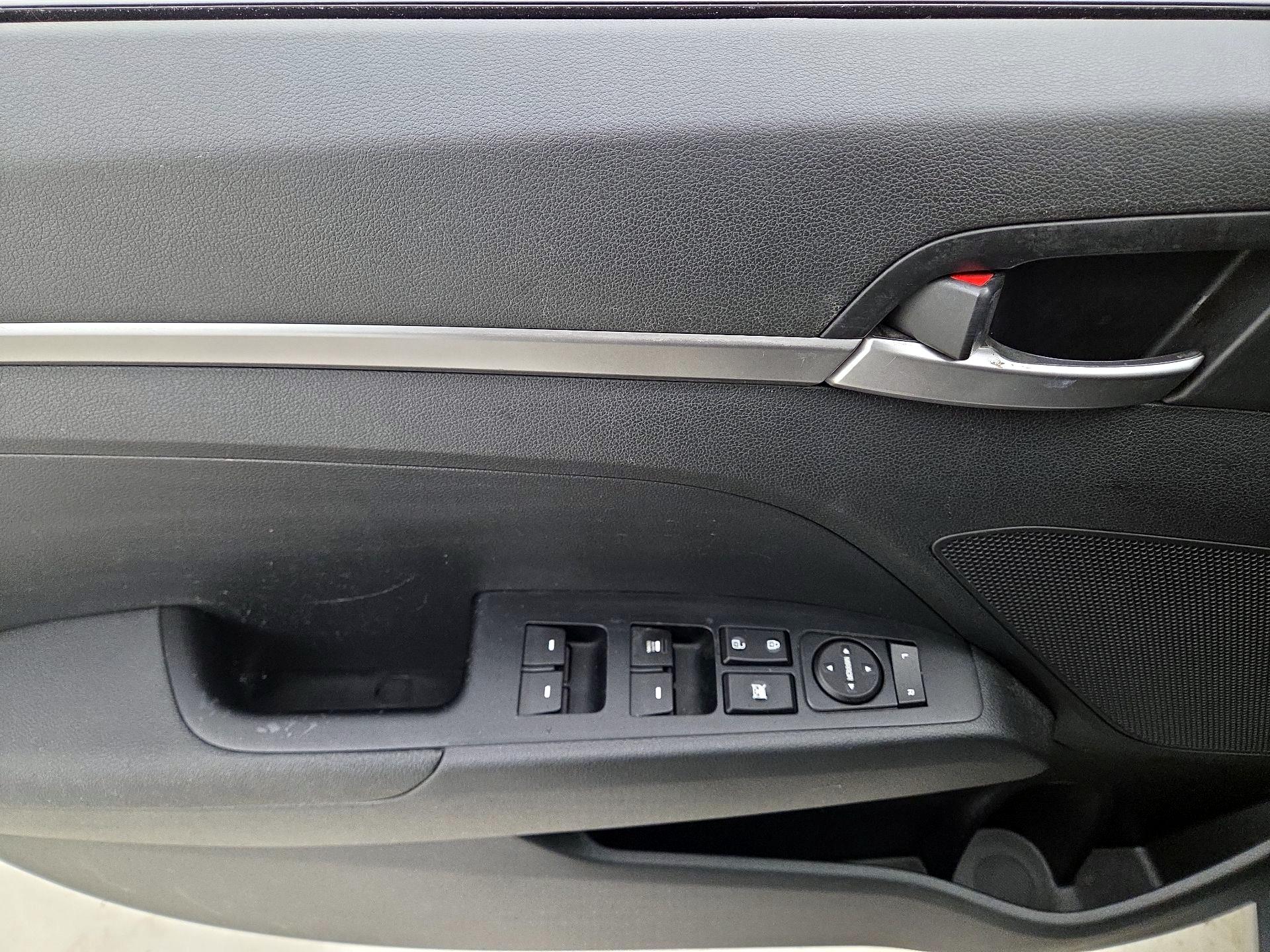 Thumbnail: 2019 Hyundai Elantra - 12