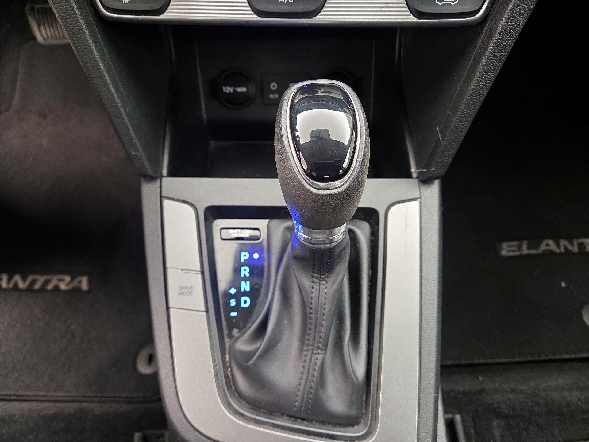Thumbnail: 2019 Hyundai Elantra - 16