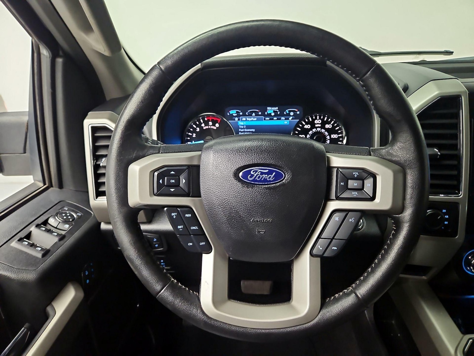 2019 Ford F-150 Lariat - Photo 11