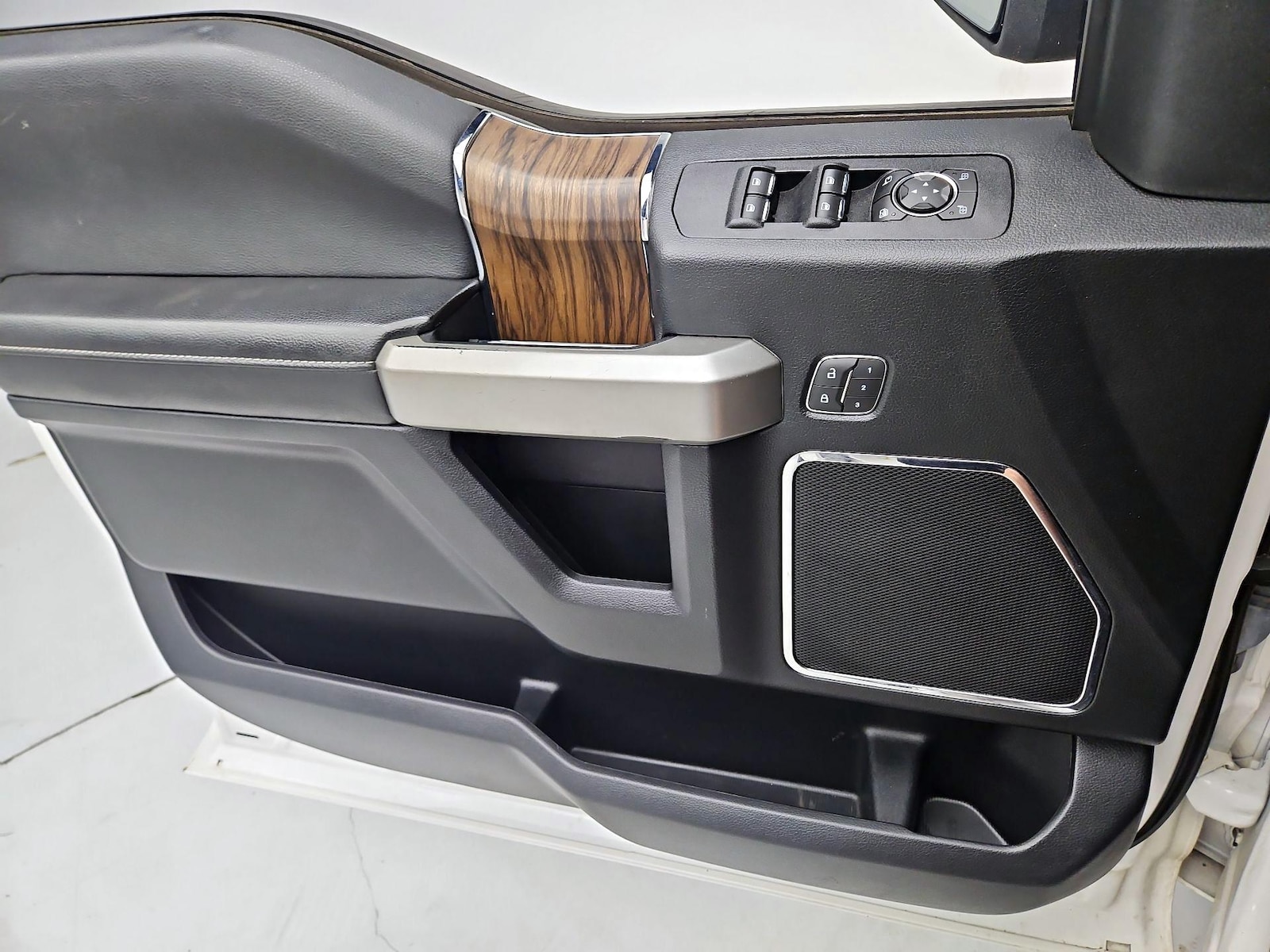 2019 Ford F-150 Lariat - Photo 13