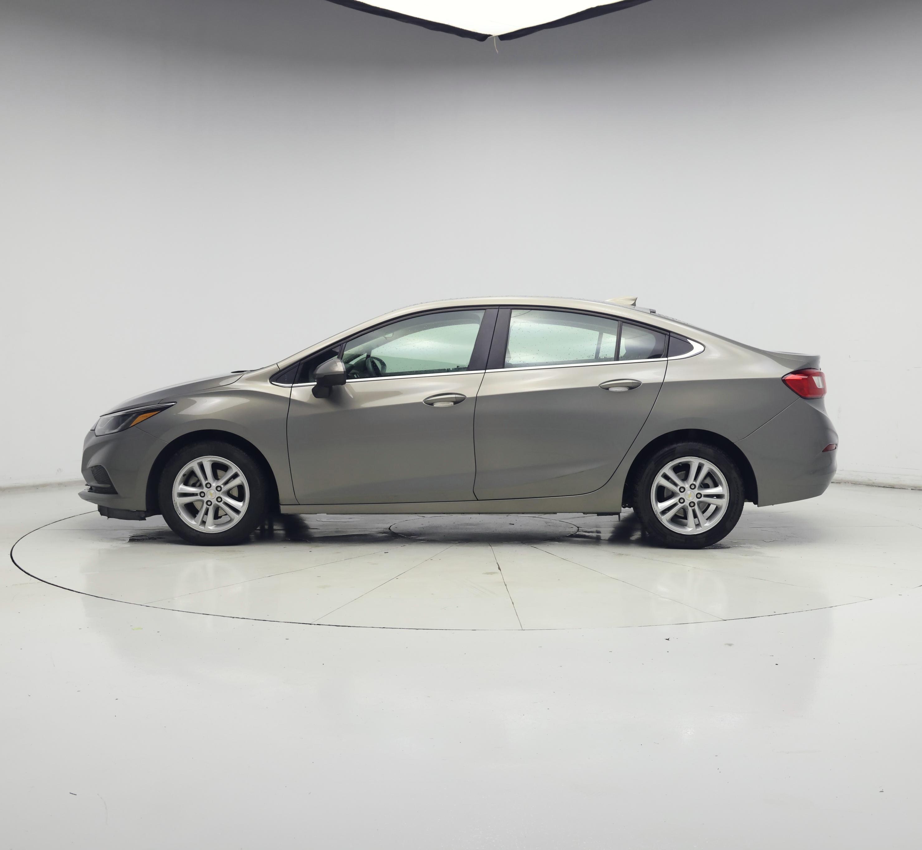 Thumbnail: 2018 Chevrolet Cruze - 3