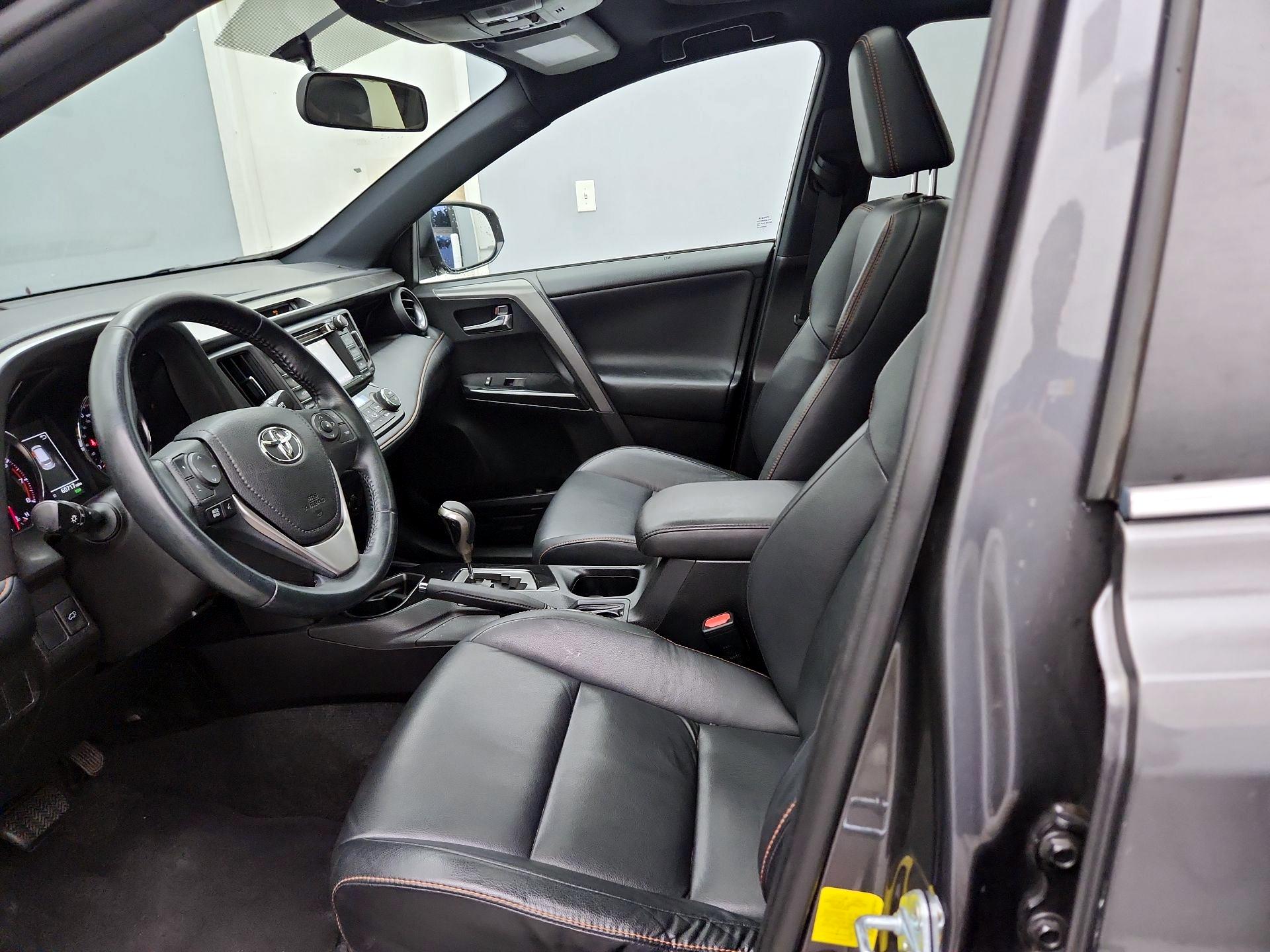 Thumbnail: 2016 Toyota RAV4 - 11