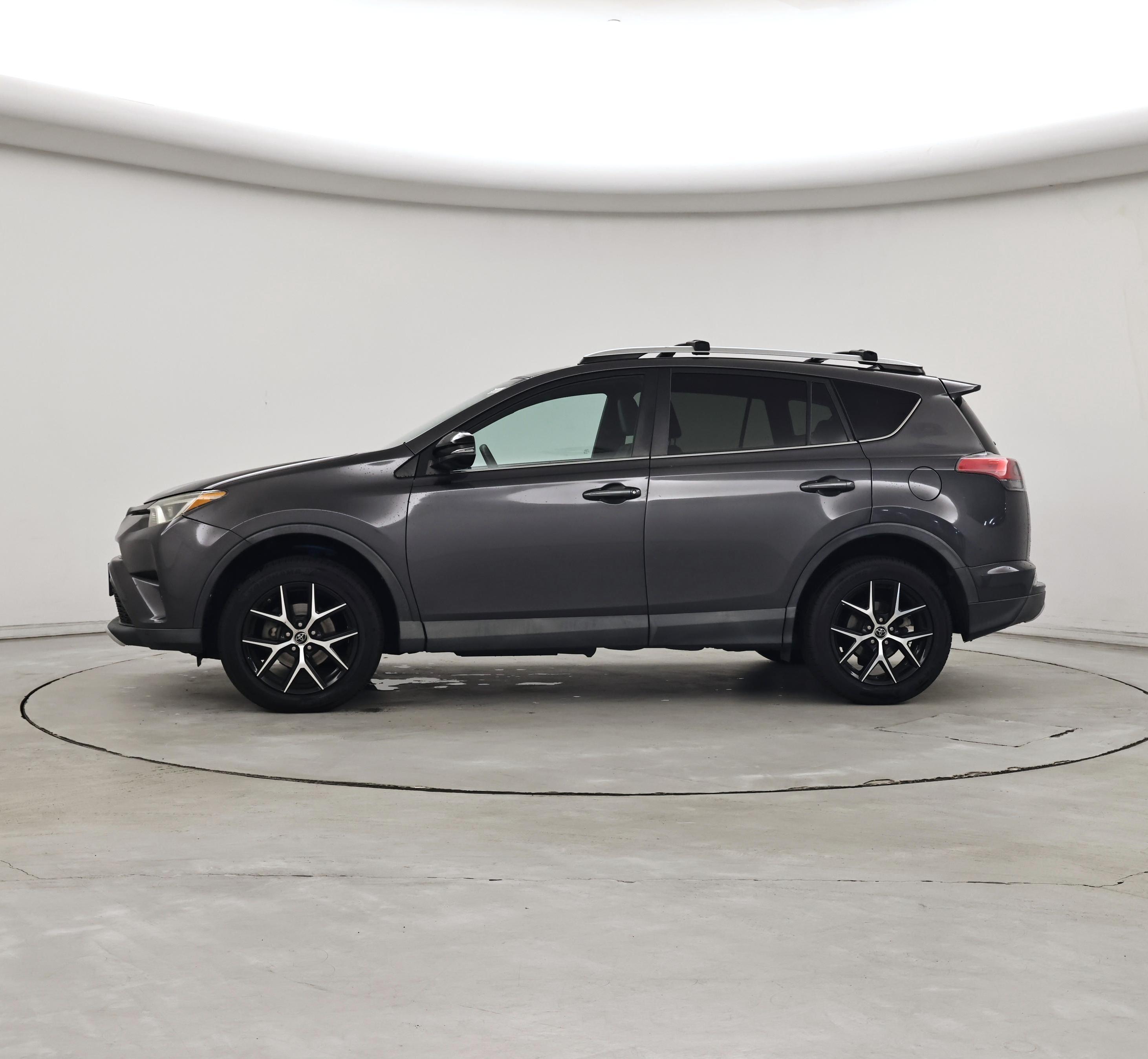 Thumbnail: 2016 Toyota RAV4 - 3