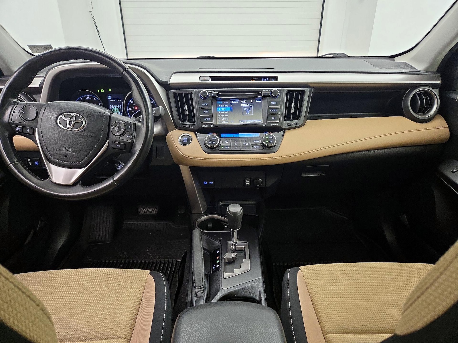 2018 Toyota RAV4 XLE - Photo 10
