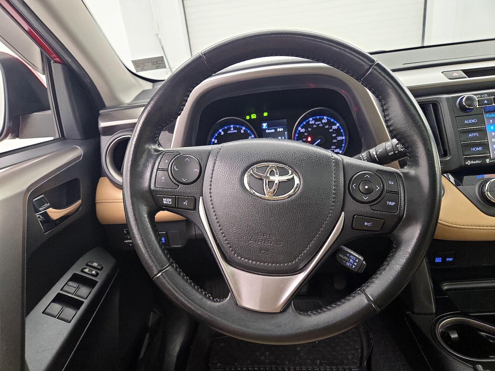 2018 Toyota RAV4 XLE - Photo 11