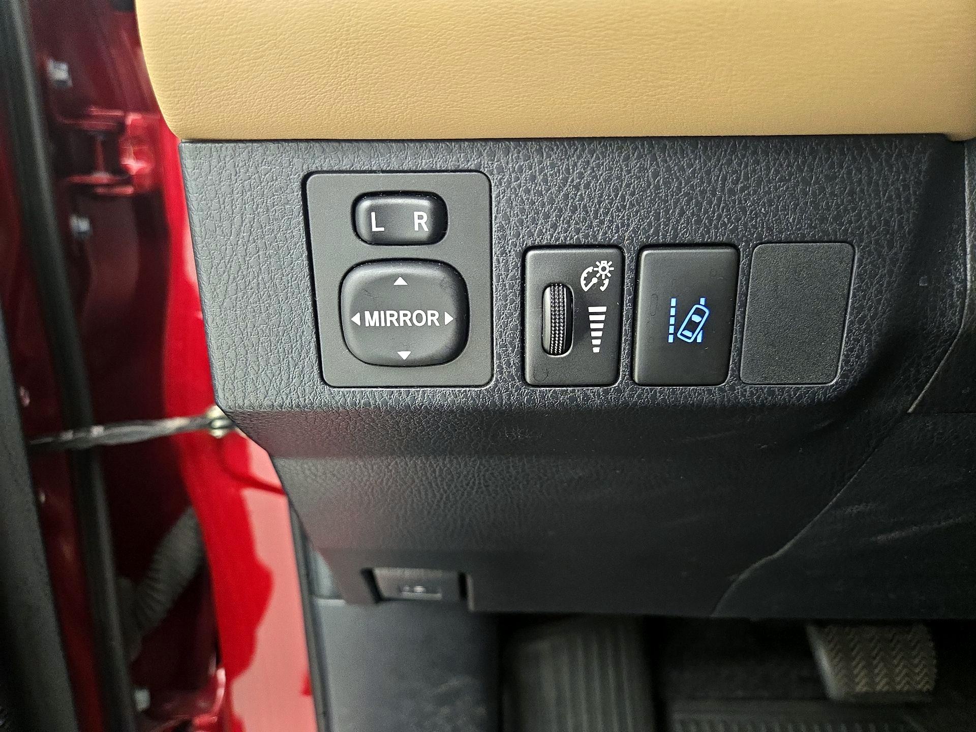 Thumbnail: 2018 Toyota RAV4 - 13