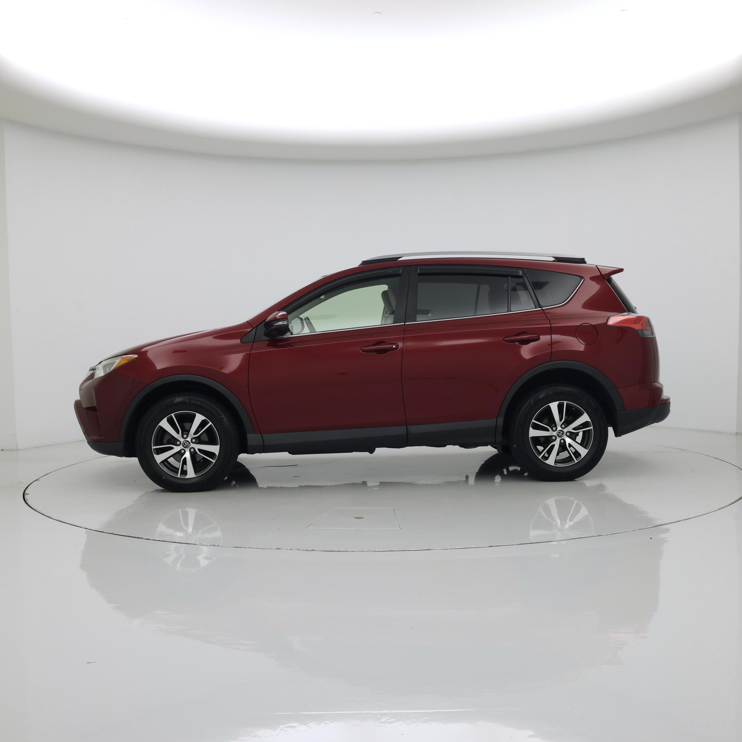 Thumbnail: 2018 Toyota RAV4 - 3
